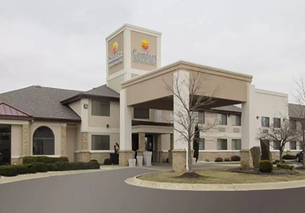 Facade/entrance in Comfort Inn & Suites Napoleon