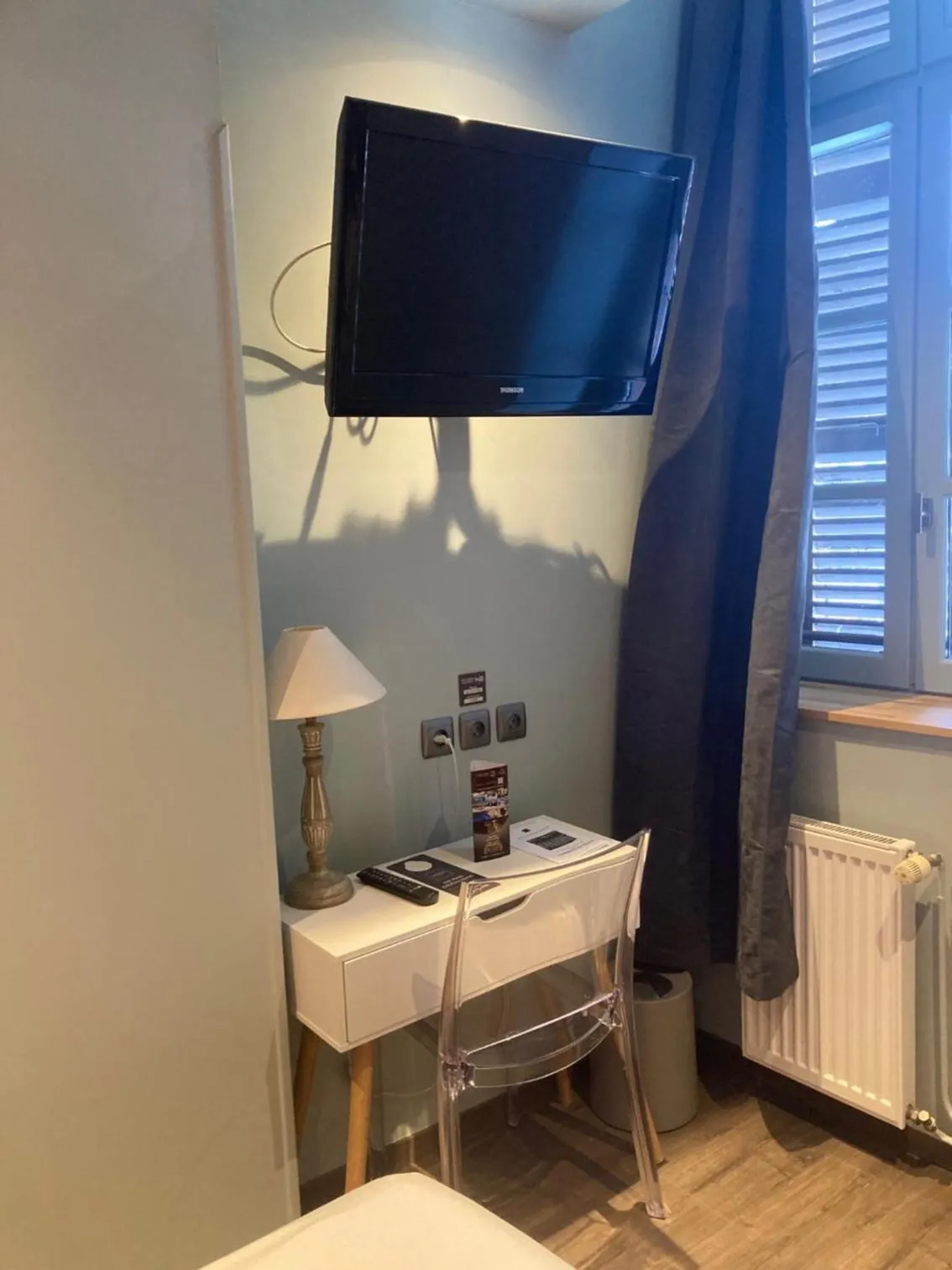 hair dresser in Hôtel du Commerce