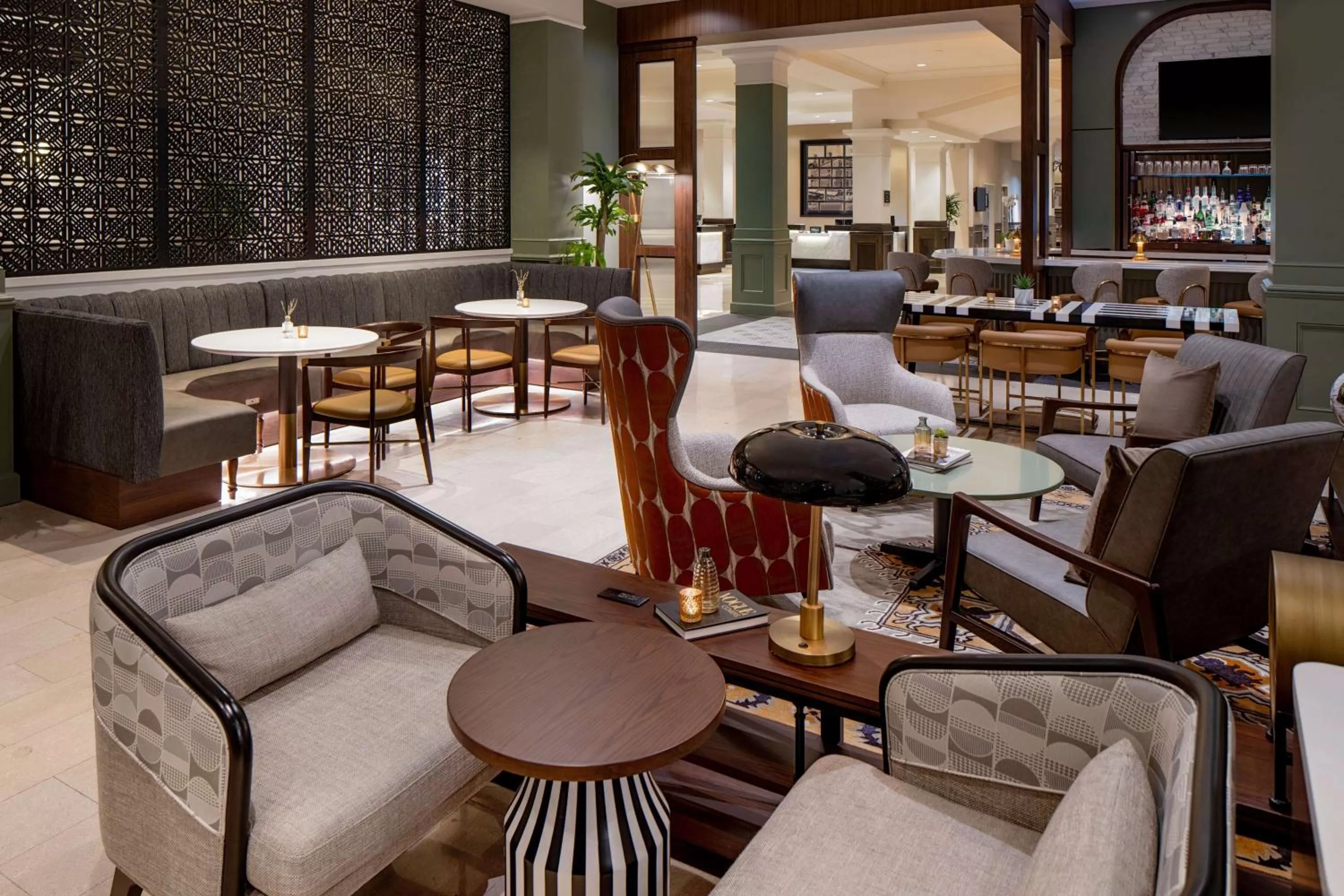 Lounge or bar in Hilton Richmond Downtown