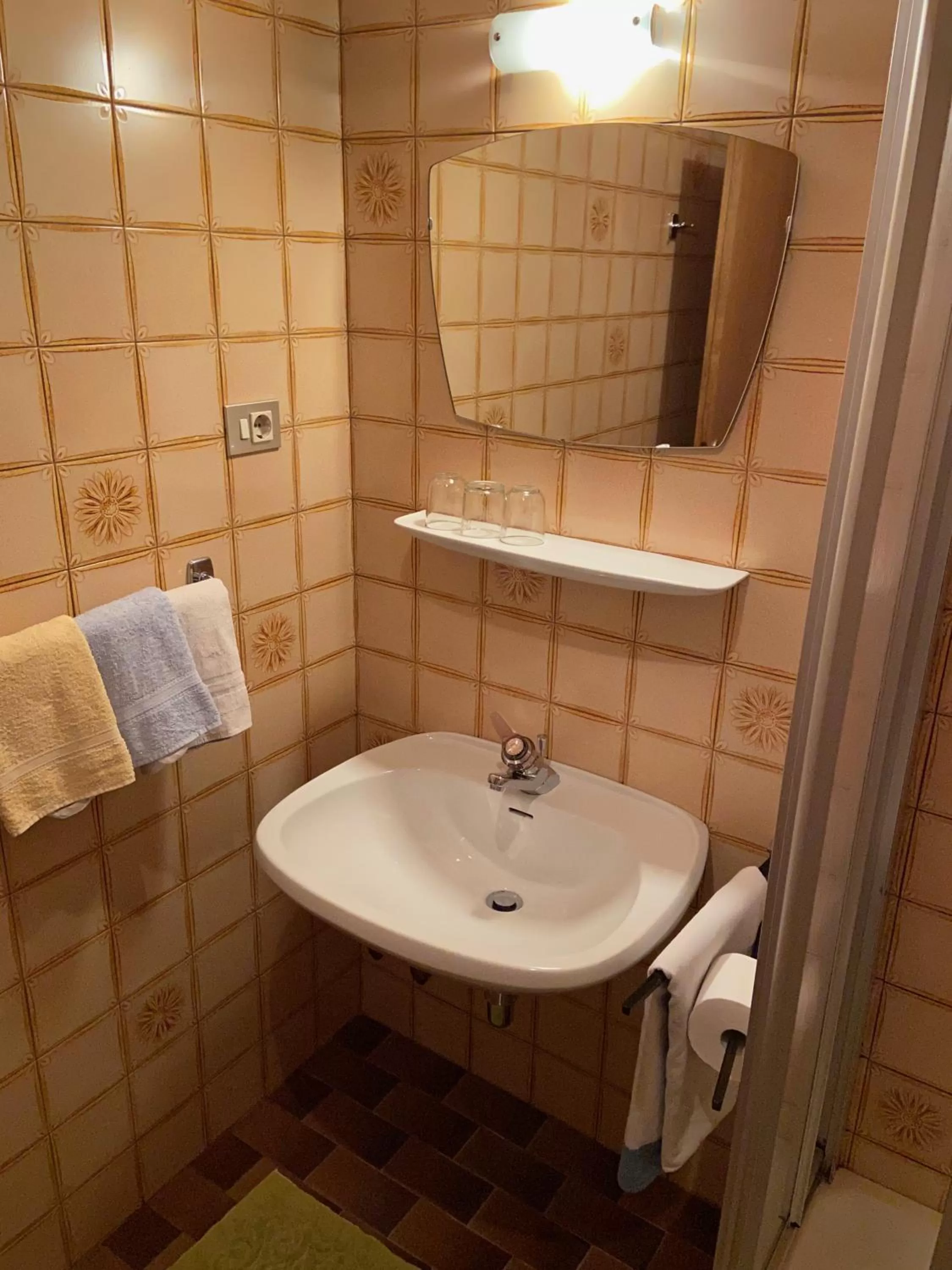 Bathroom in Gasthof Albergo Ressmair