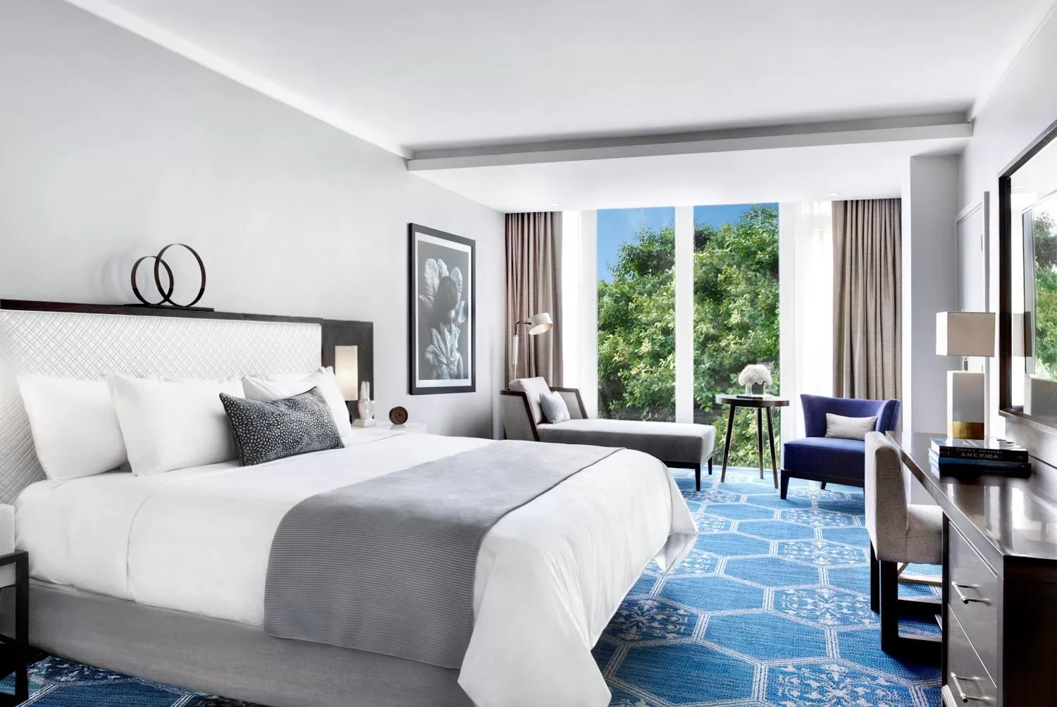 Photo of the whole room, Bed in Fairmont El San Juan Hotel