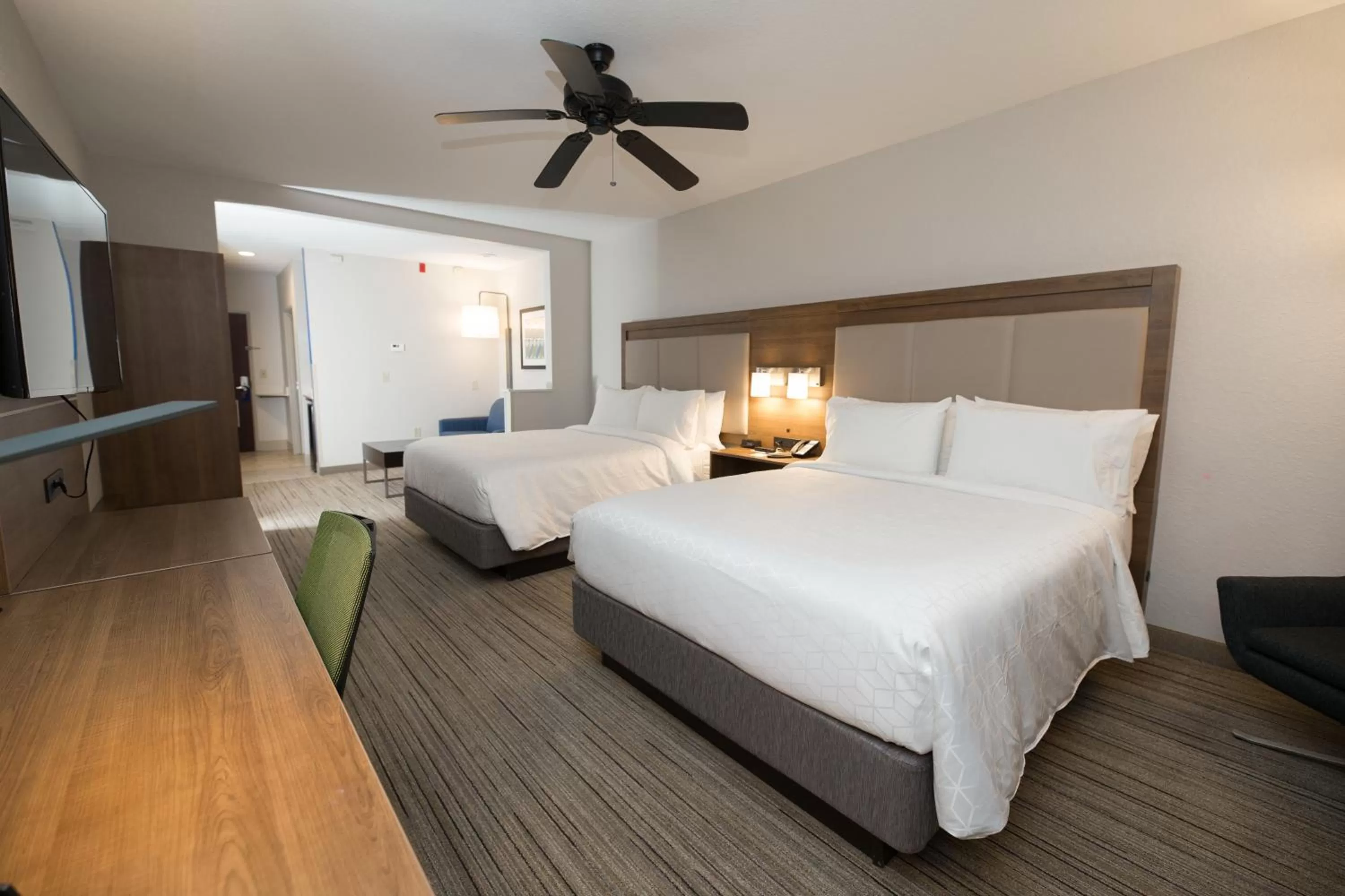 Photo of the whole room, Bed in Holiday Inn Express Hotel & Suites Clinton by IHG