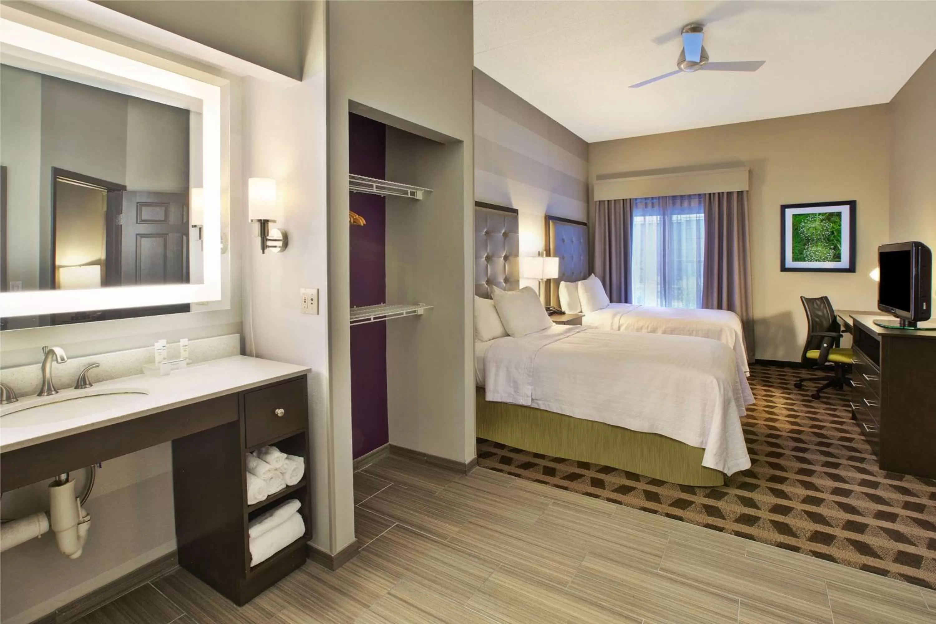 Bedroom, Bed in Homewood Suites by Hilton Dayton South