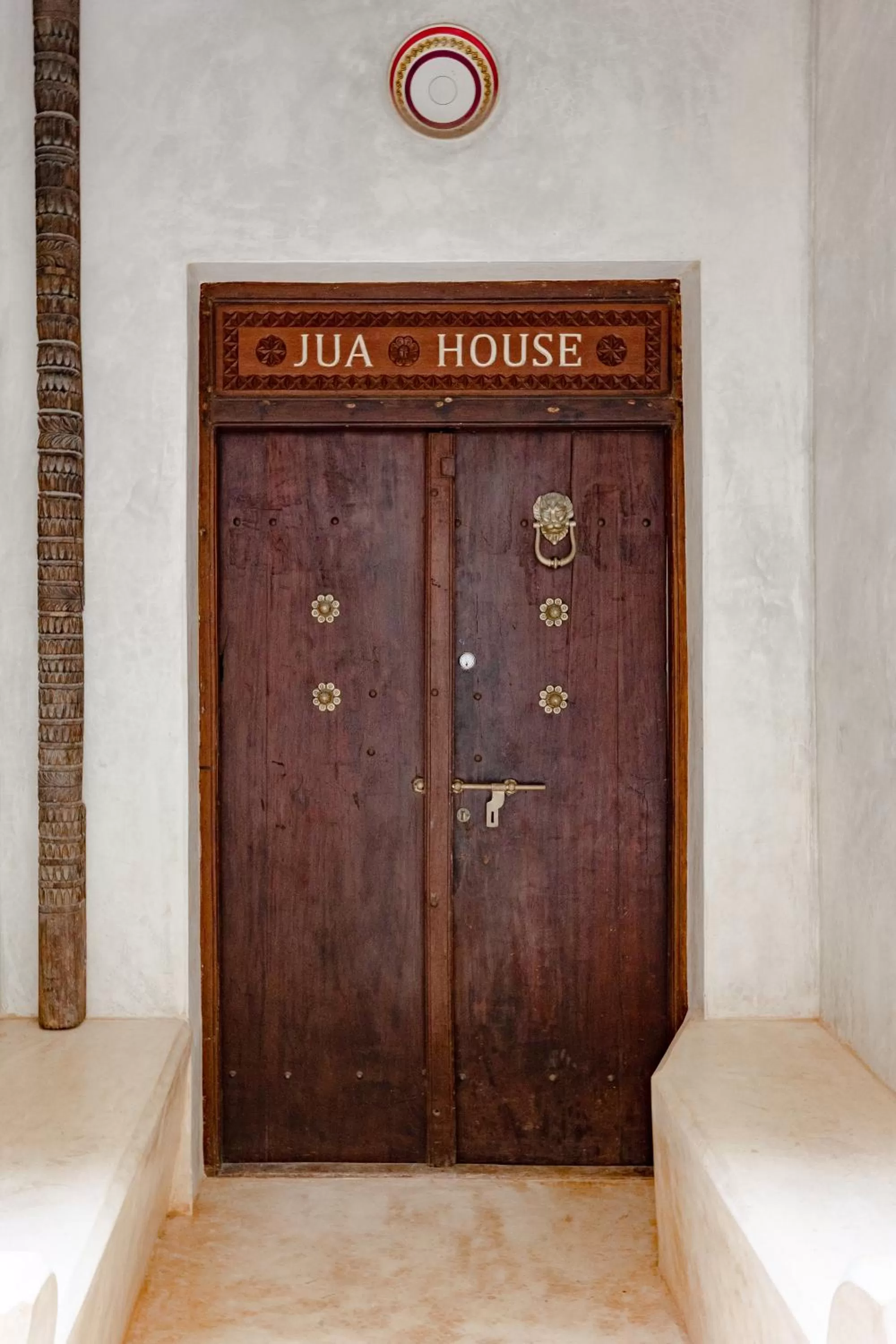 Facade/entrance in Jua House