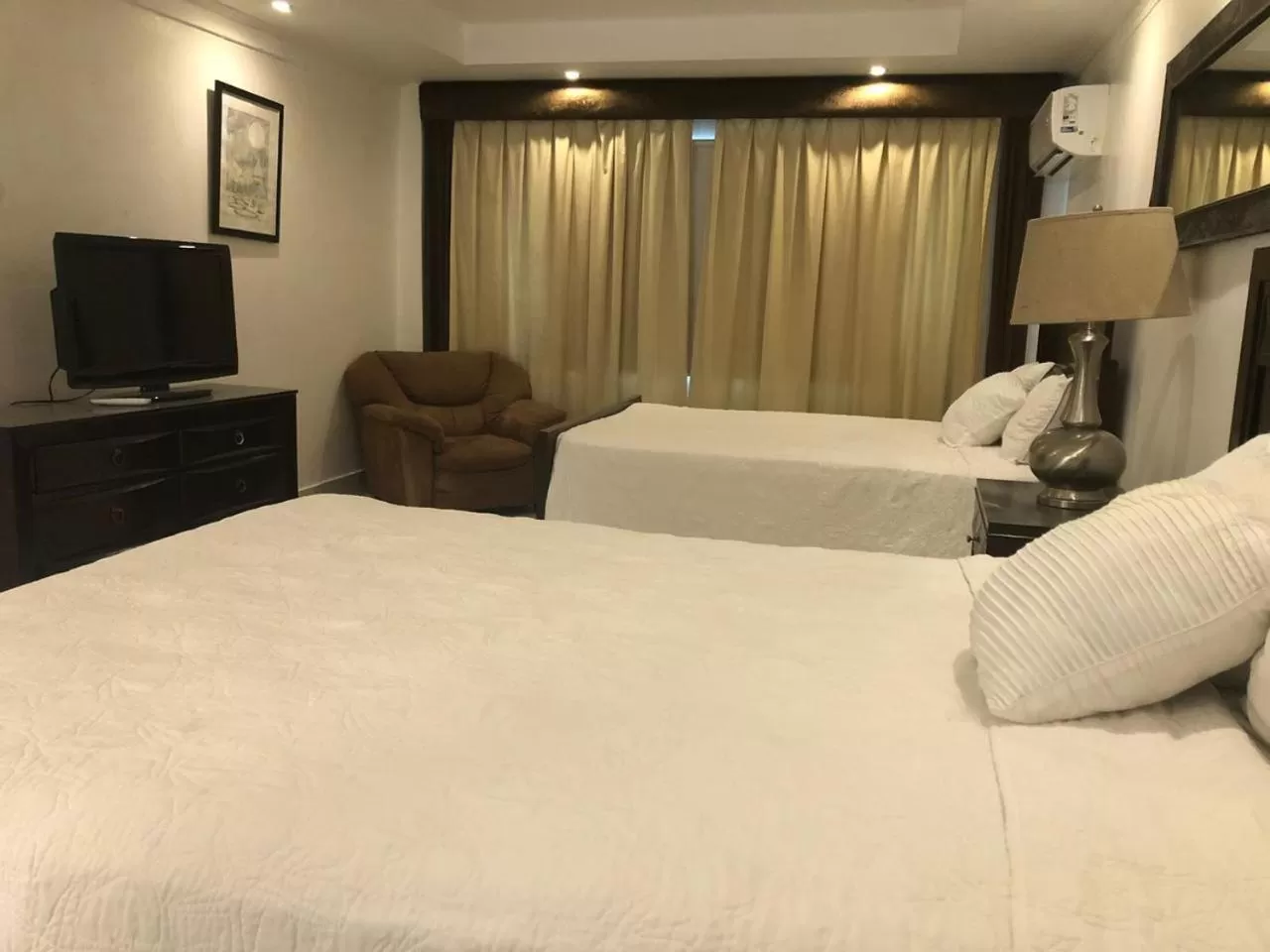 Bed in Golden House Hotel & Convention Center