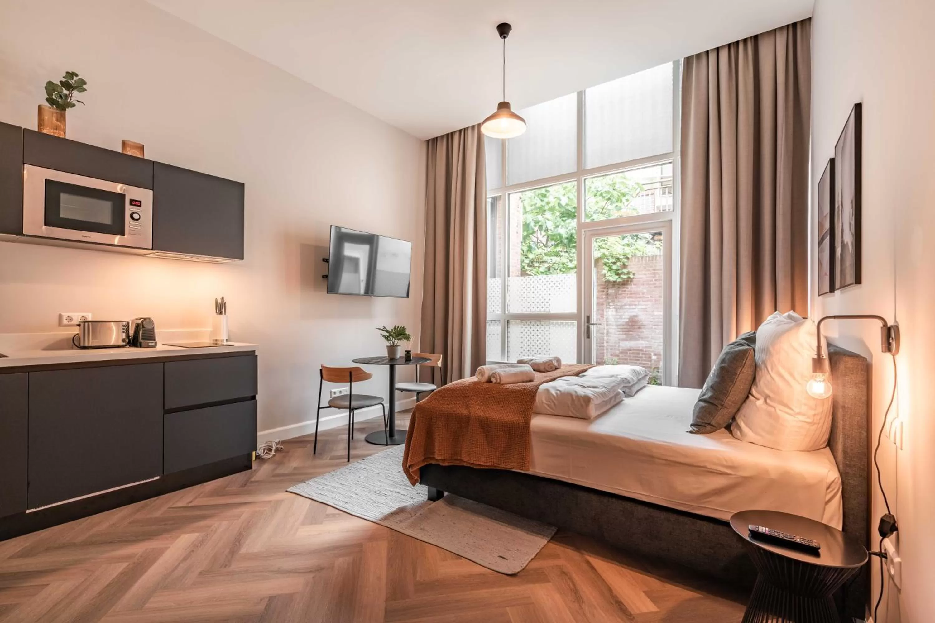 Bed in Limehome The Hague Keizerstraat