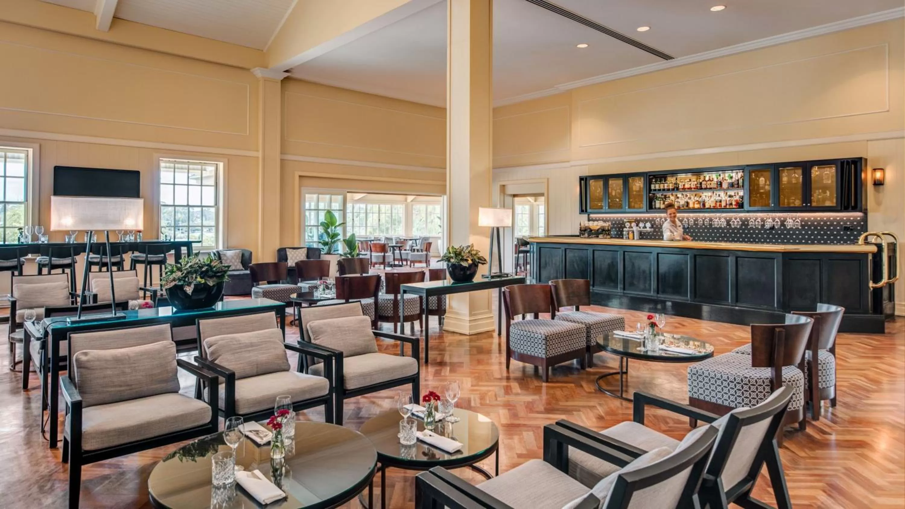 Lounge or bar in InterContinental Sanctuary Cove Resort by IHG