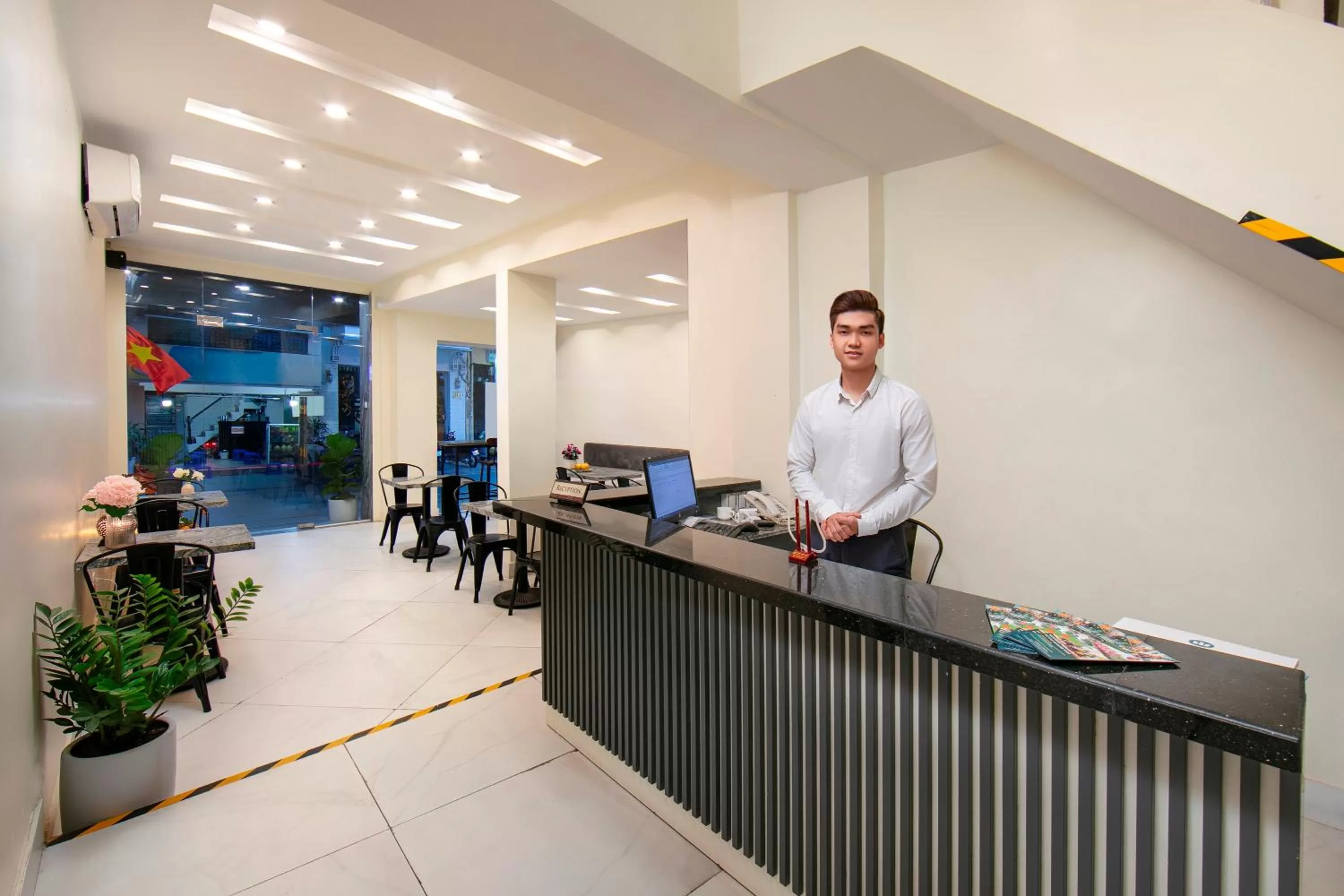 People in Queen Cafe Hotel & Pub