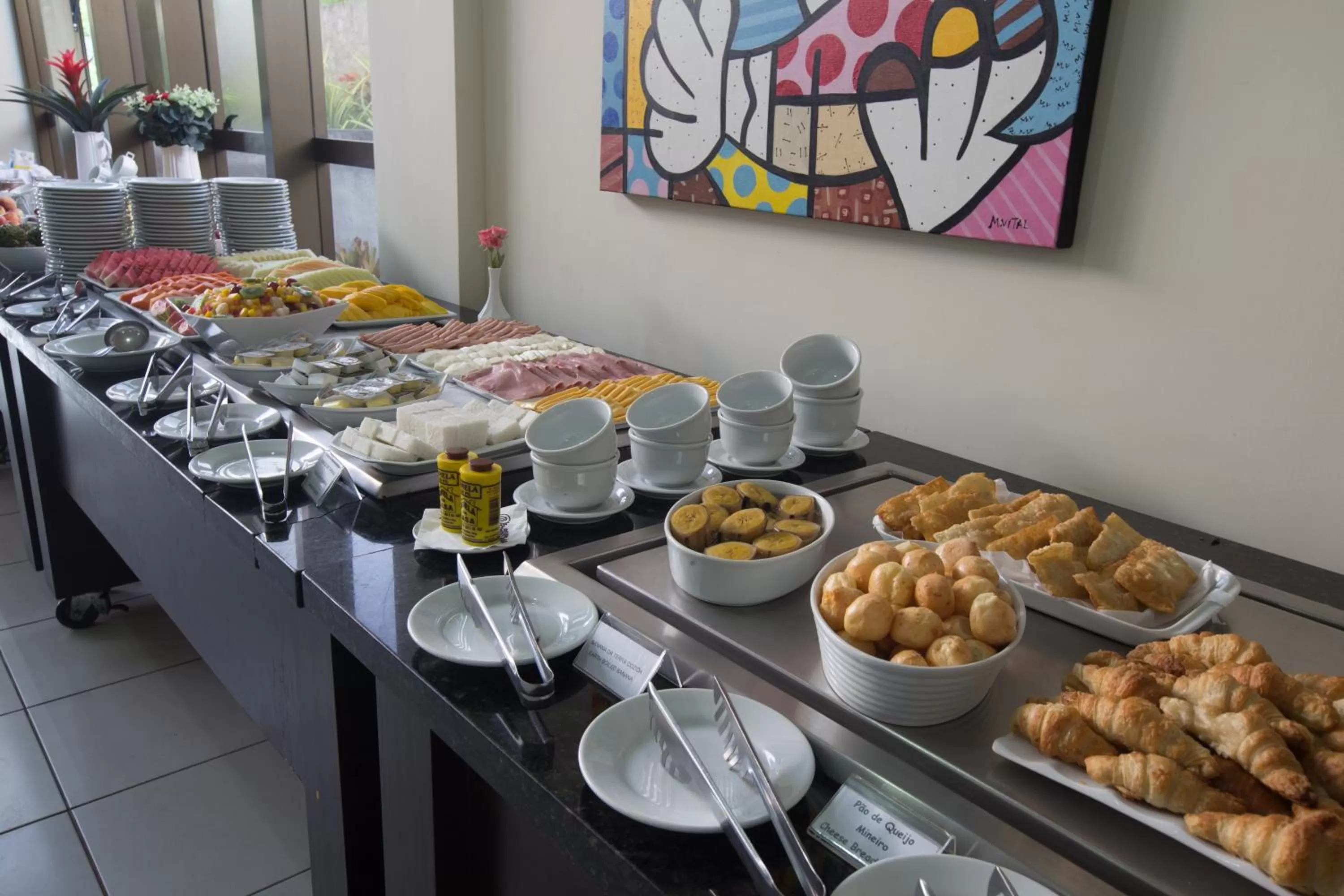 American breakfast in Catussaba Suítes Resort