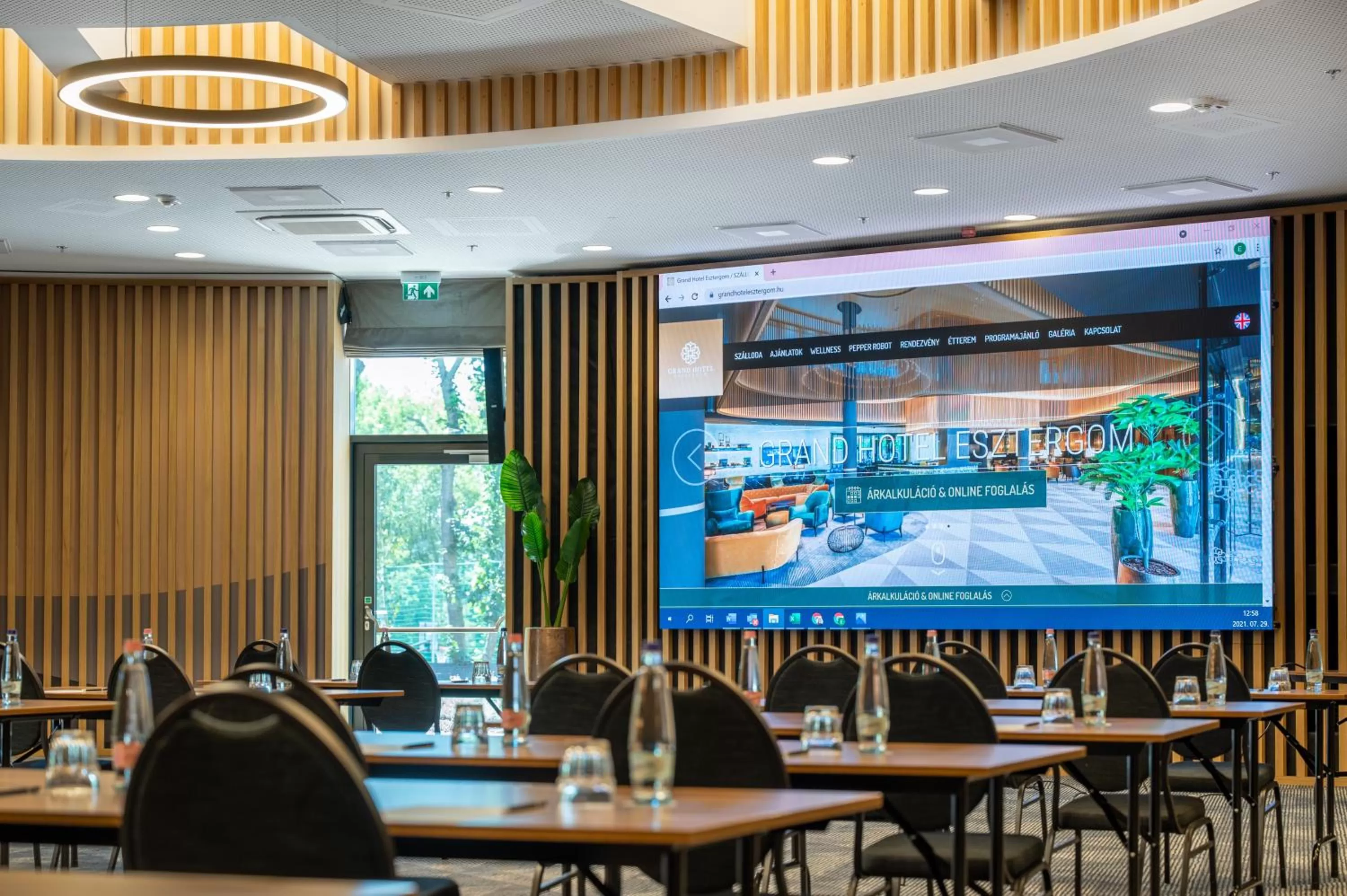 Meeting/conference room, Restaurant/Places to Eat in Grand Hotel Esztergom