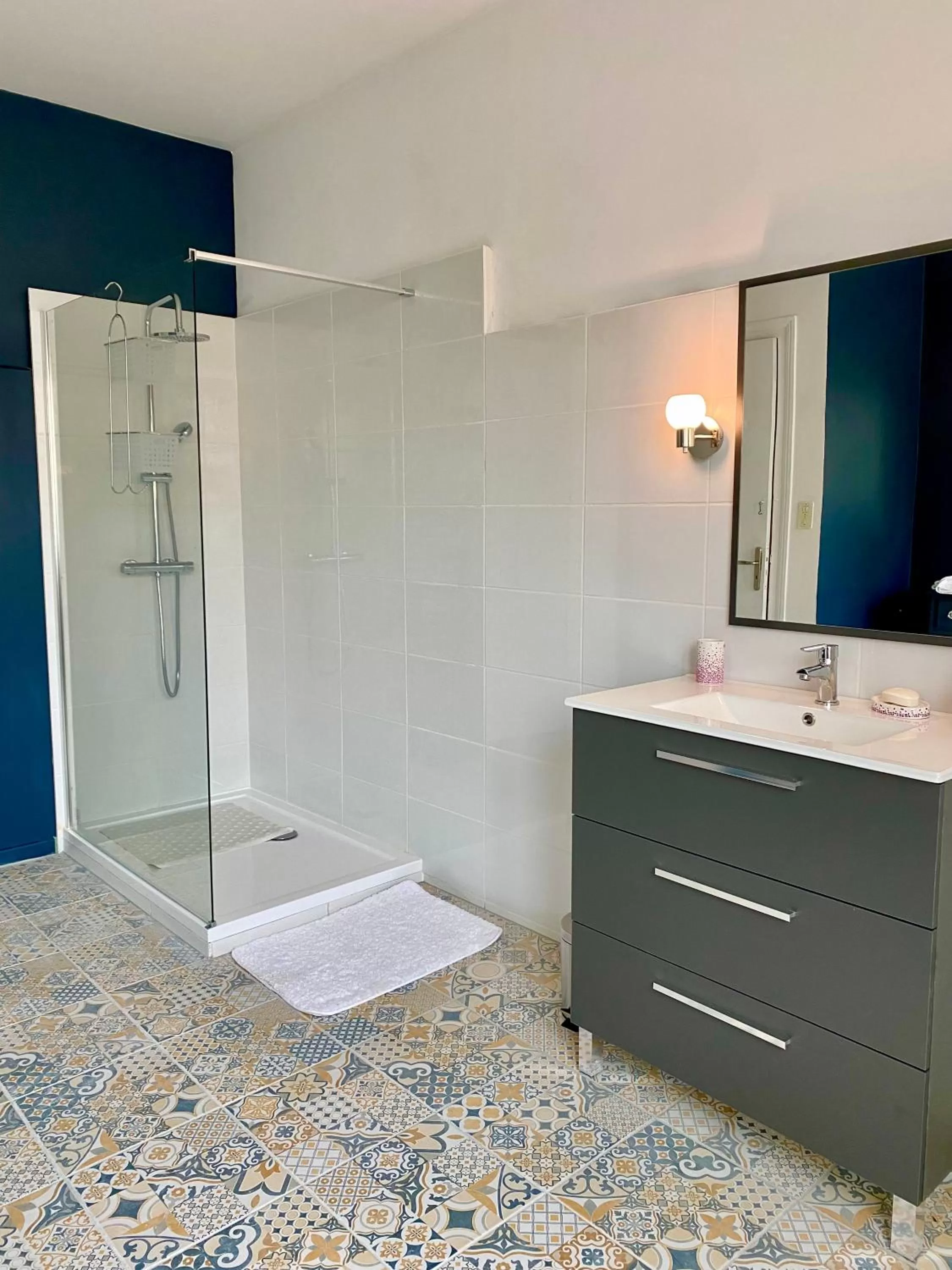 TV/Entertainment Center in Serendipity Eymet B&B