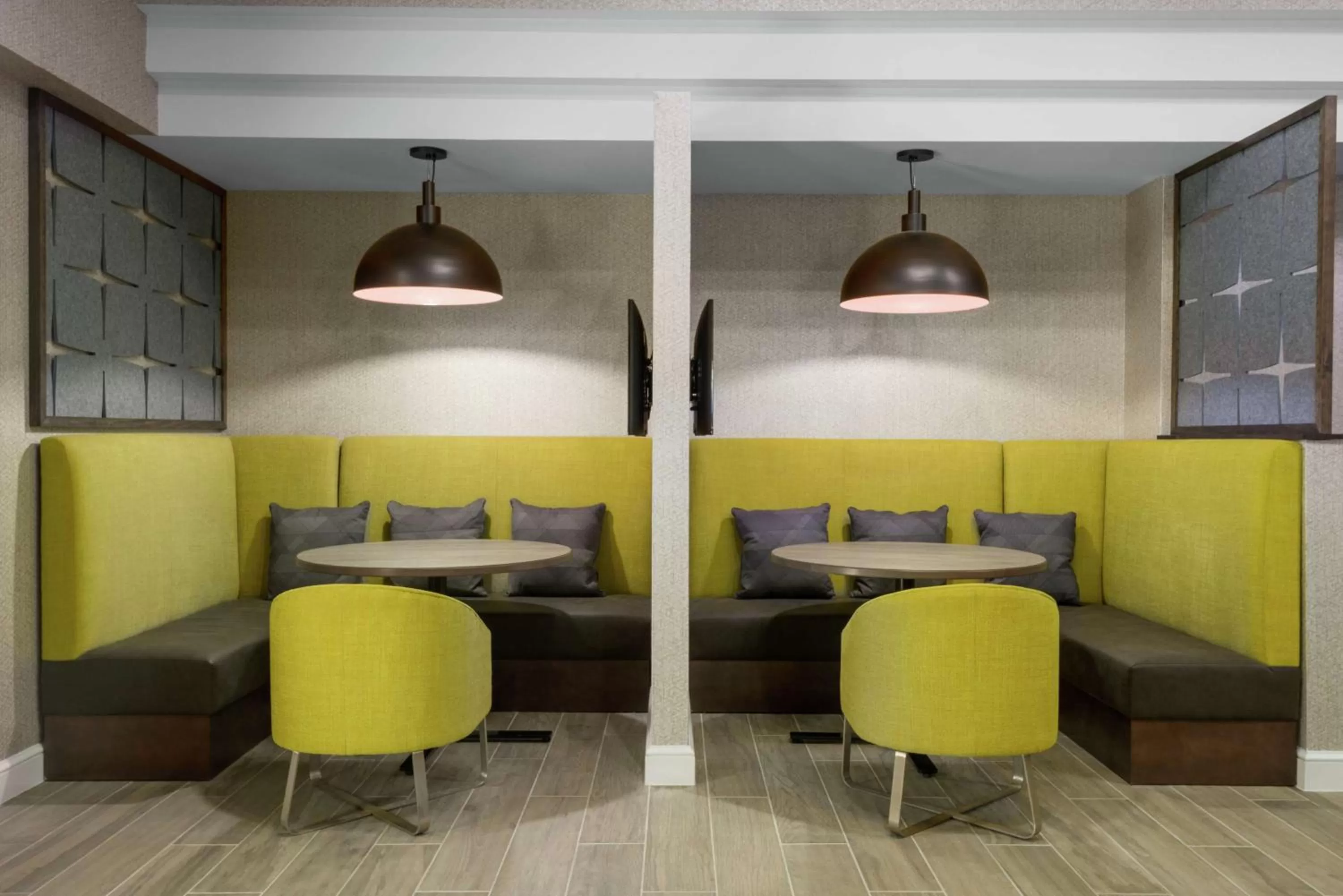 Breakfast in Hampton Inn & Suites Tampa Ybor City Downtown