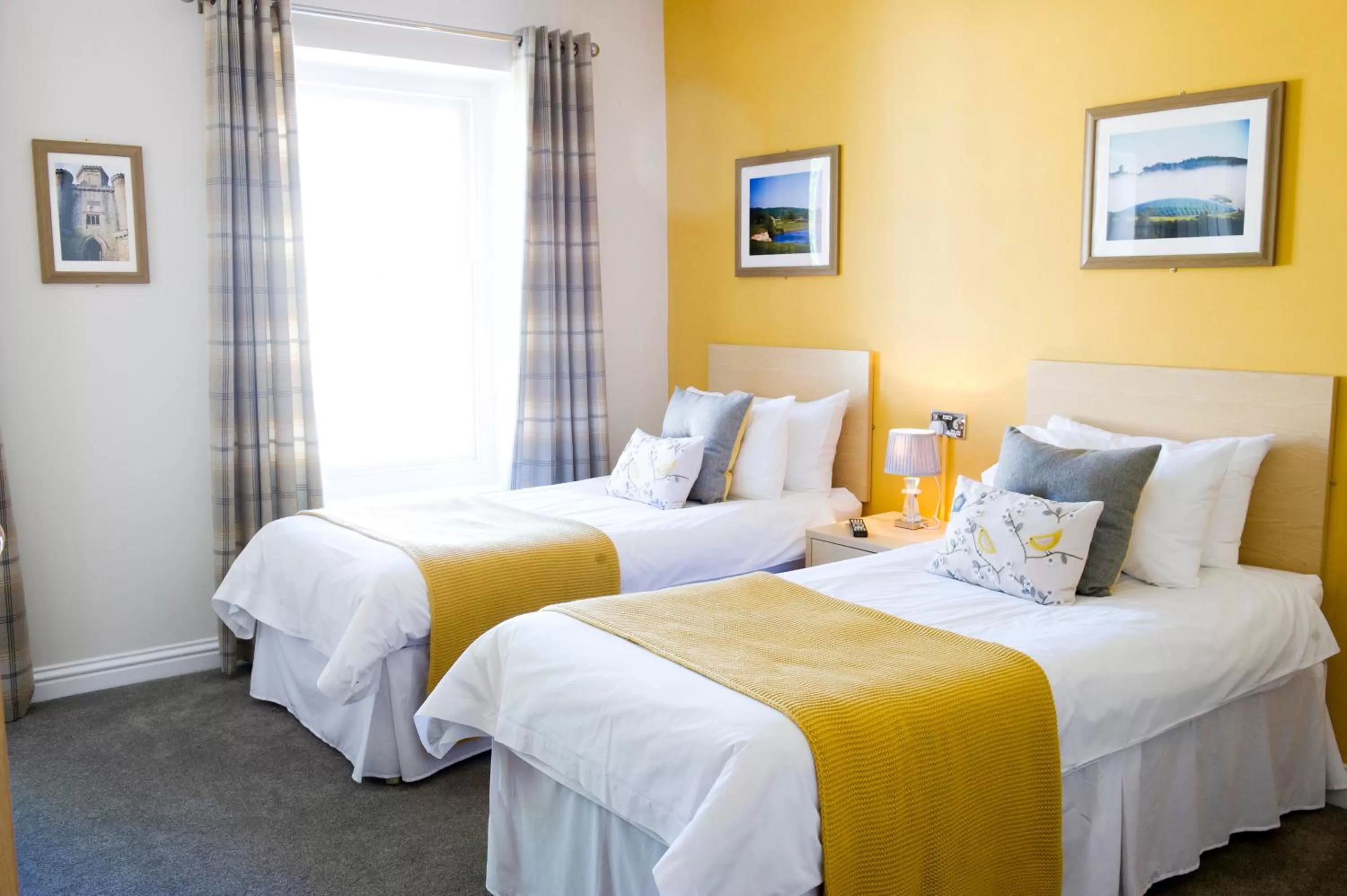 Bed in Rose and Crown Hotel