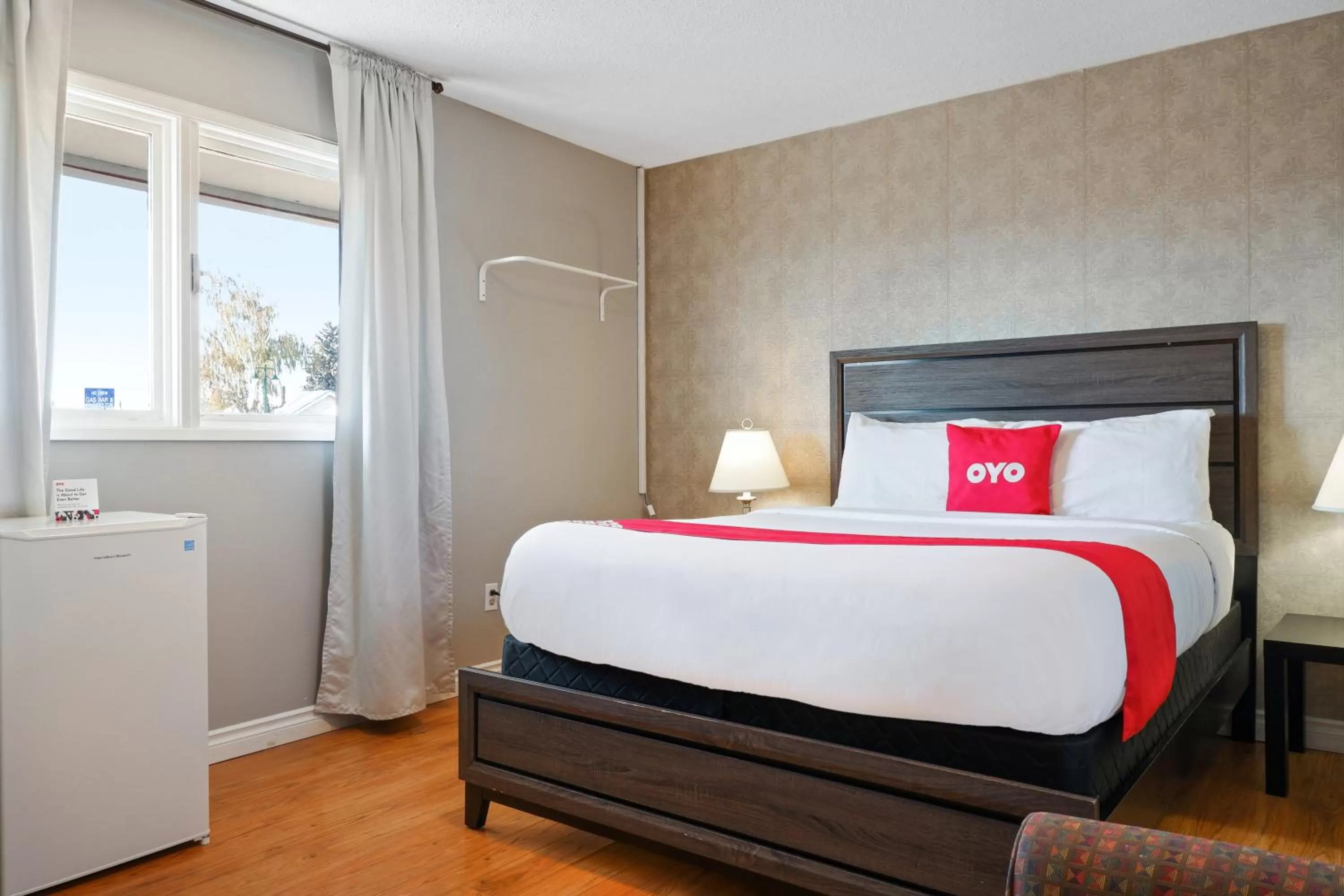 Bedroom, Bed in Hotel Bethel - Fort MacLeod, AB