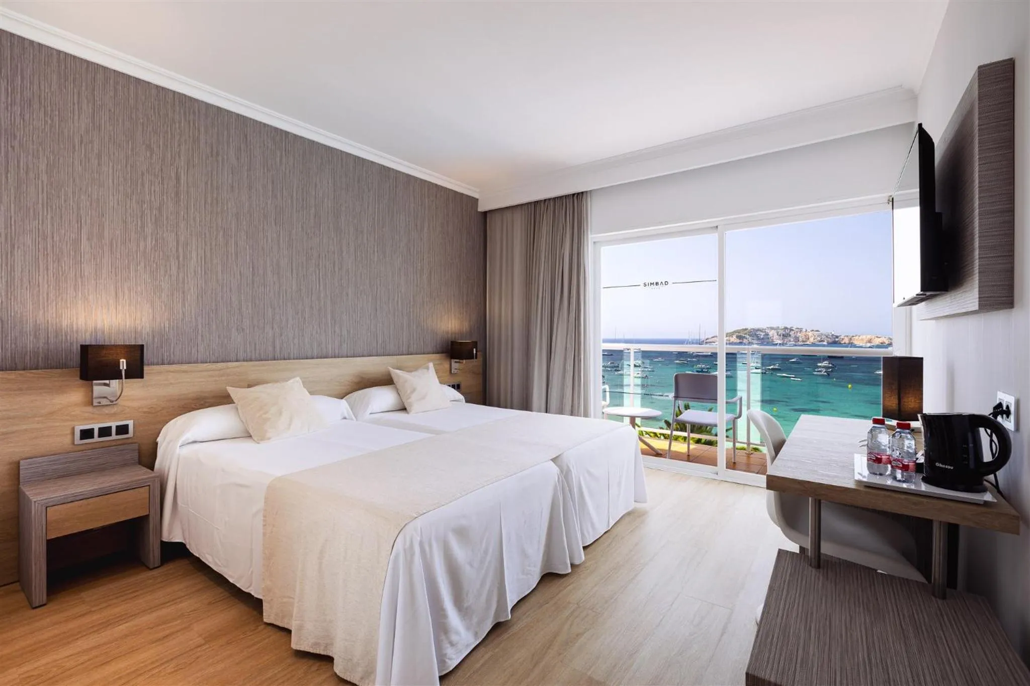 Photo of the whole room, Bed in Hotel Simbad Ibiza