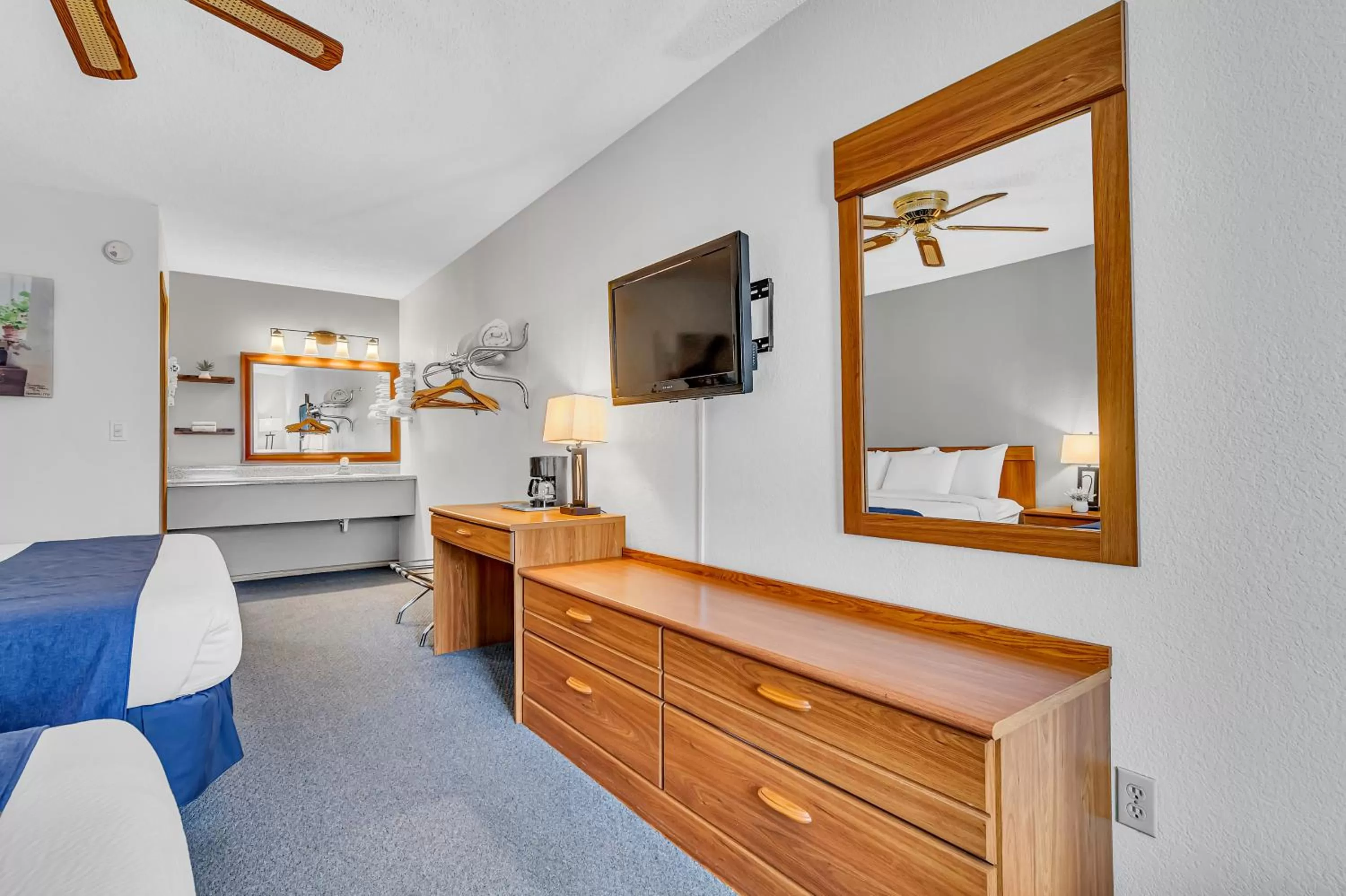 Bedroom in Autumn Creek Branson