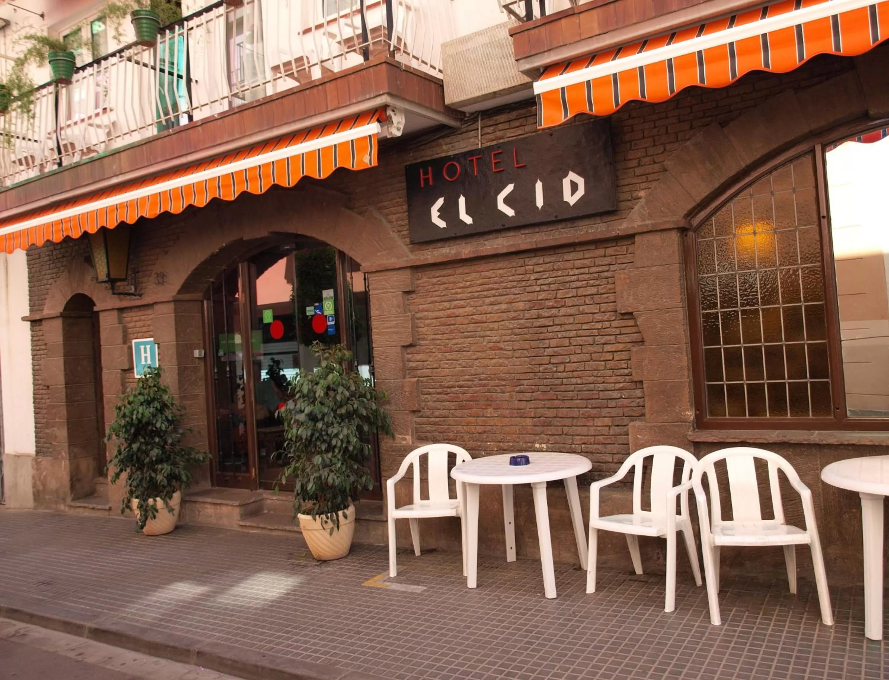 Facade/entrance in El Cid