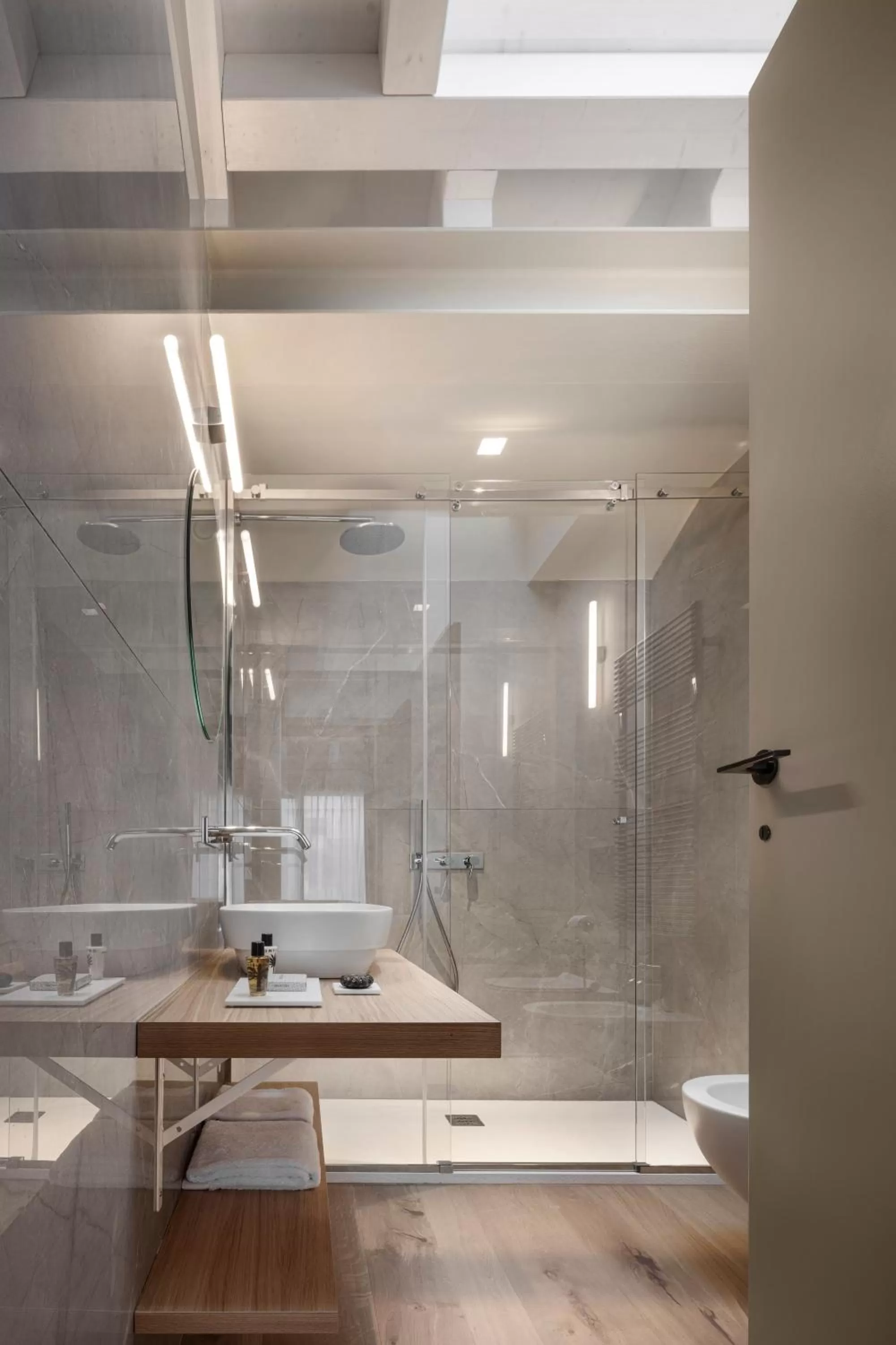 Shower in Speronari Suites