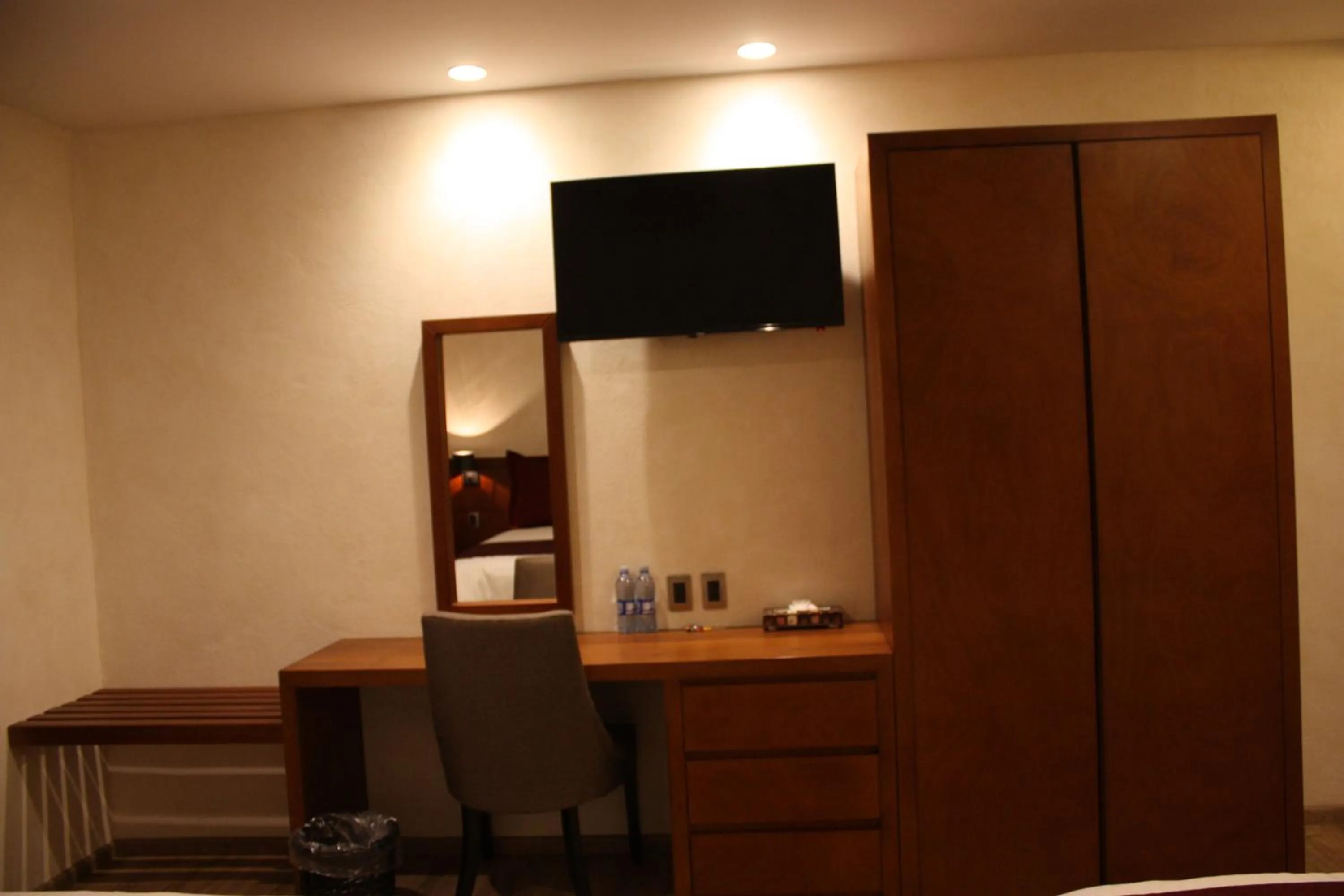 Photo of the whole room in Hotel Madero
