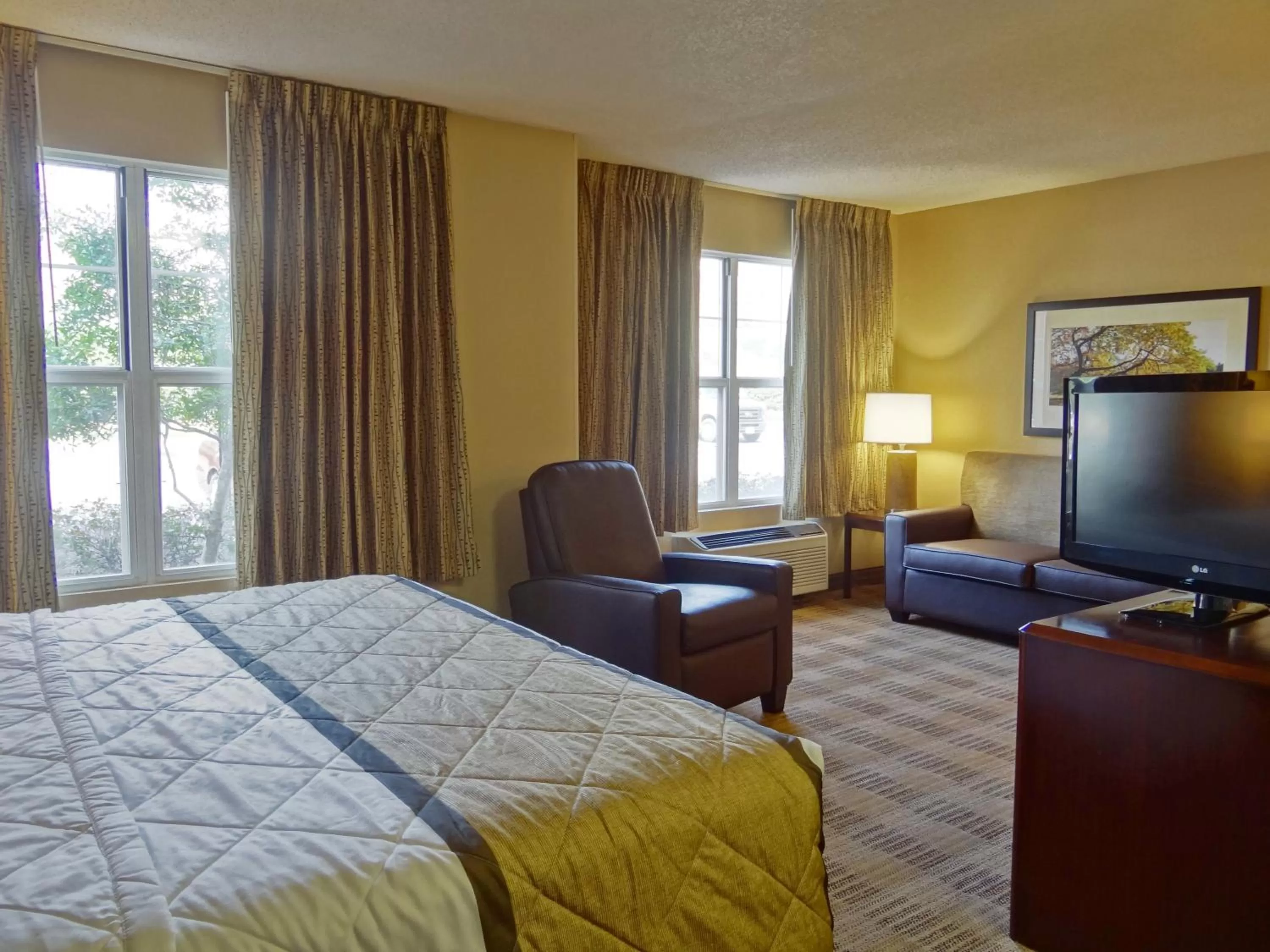 Bed in Extended Stay America Suites - Atlanta - Gwinnett Place