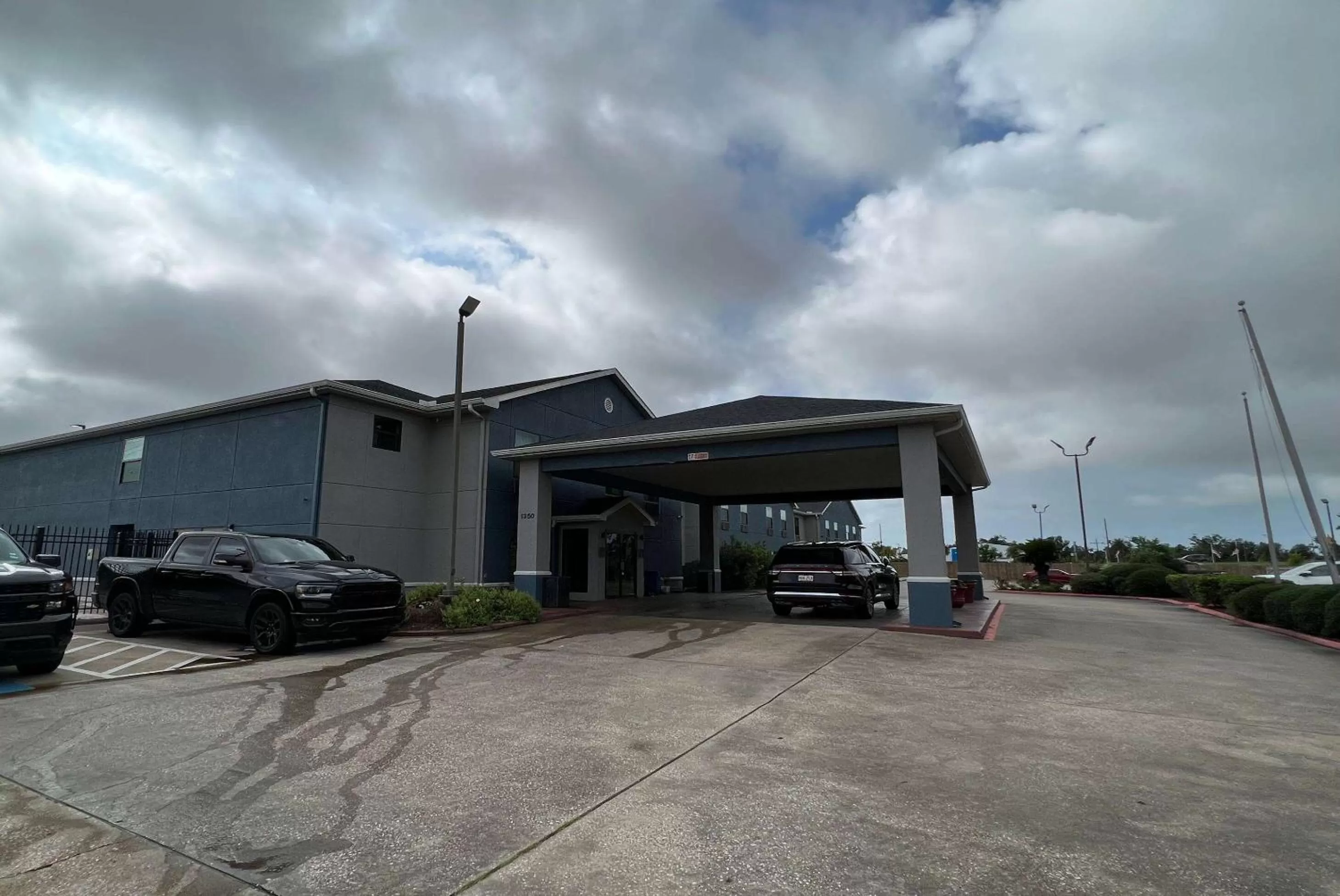 Property building in Super 8 by Wyndham Lake Charles/Sulphur