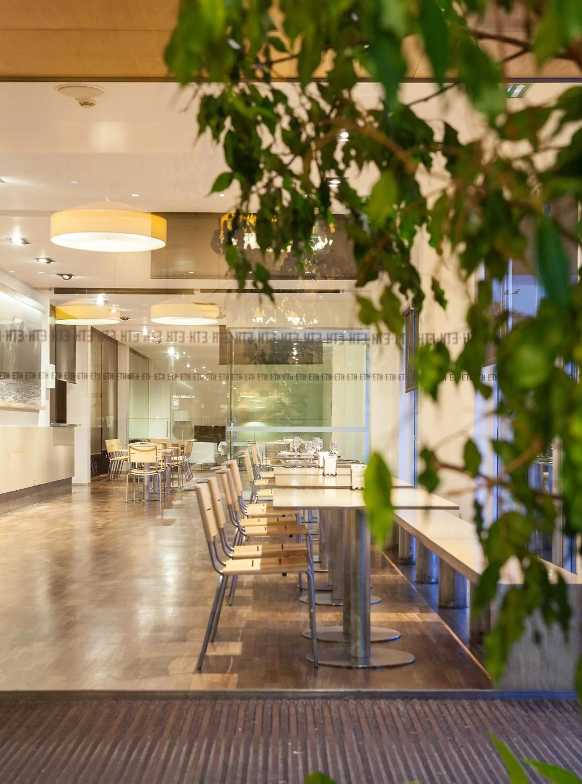 Restaurant/places to eat in ETH Irún