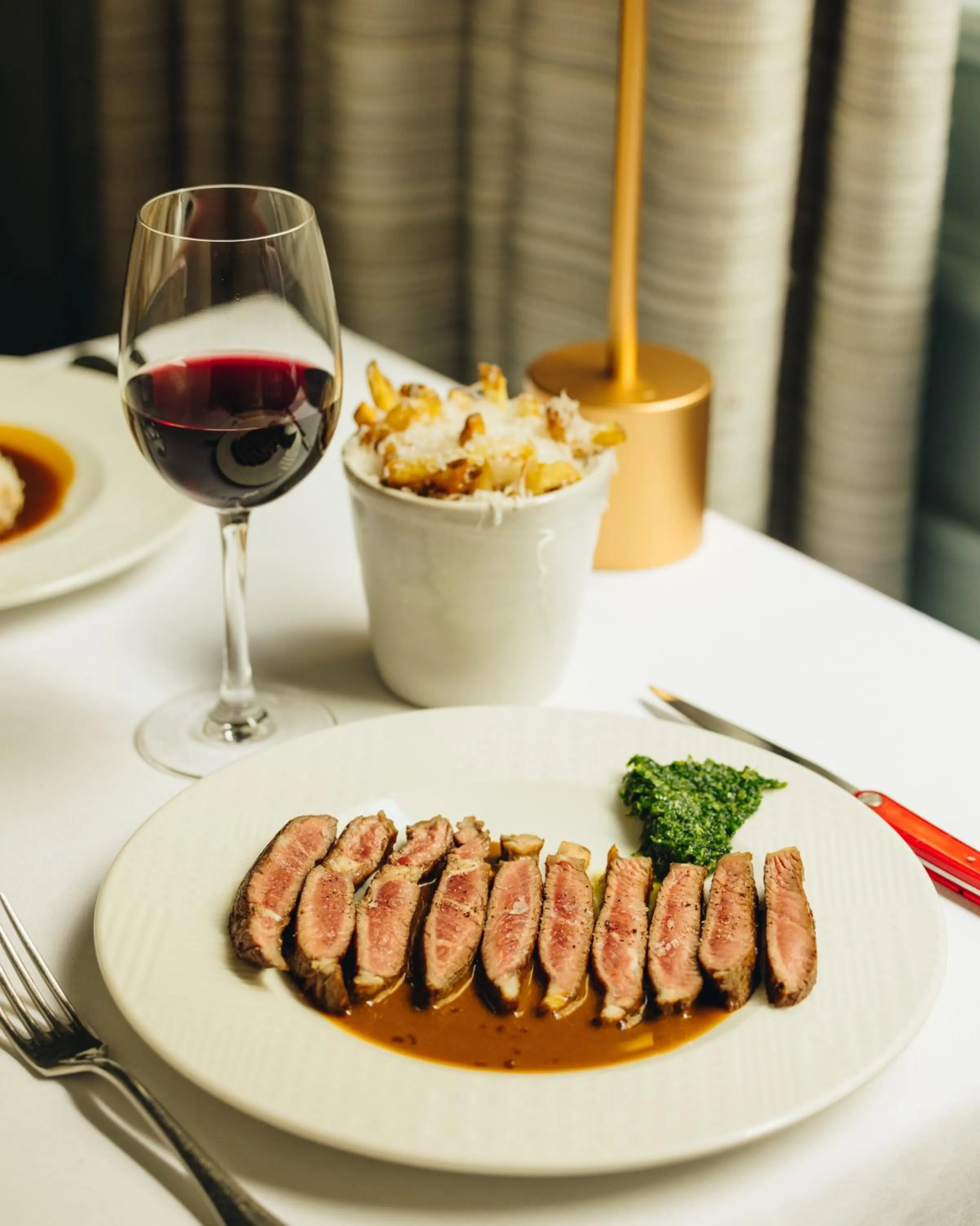 Restaurant/places to eat in Hotel Royal Saint Honore Paris Louvre