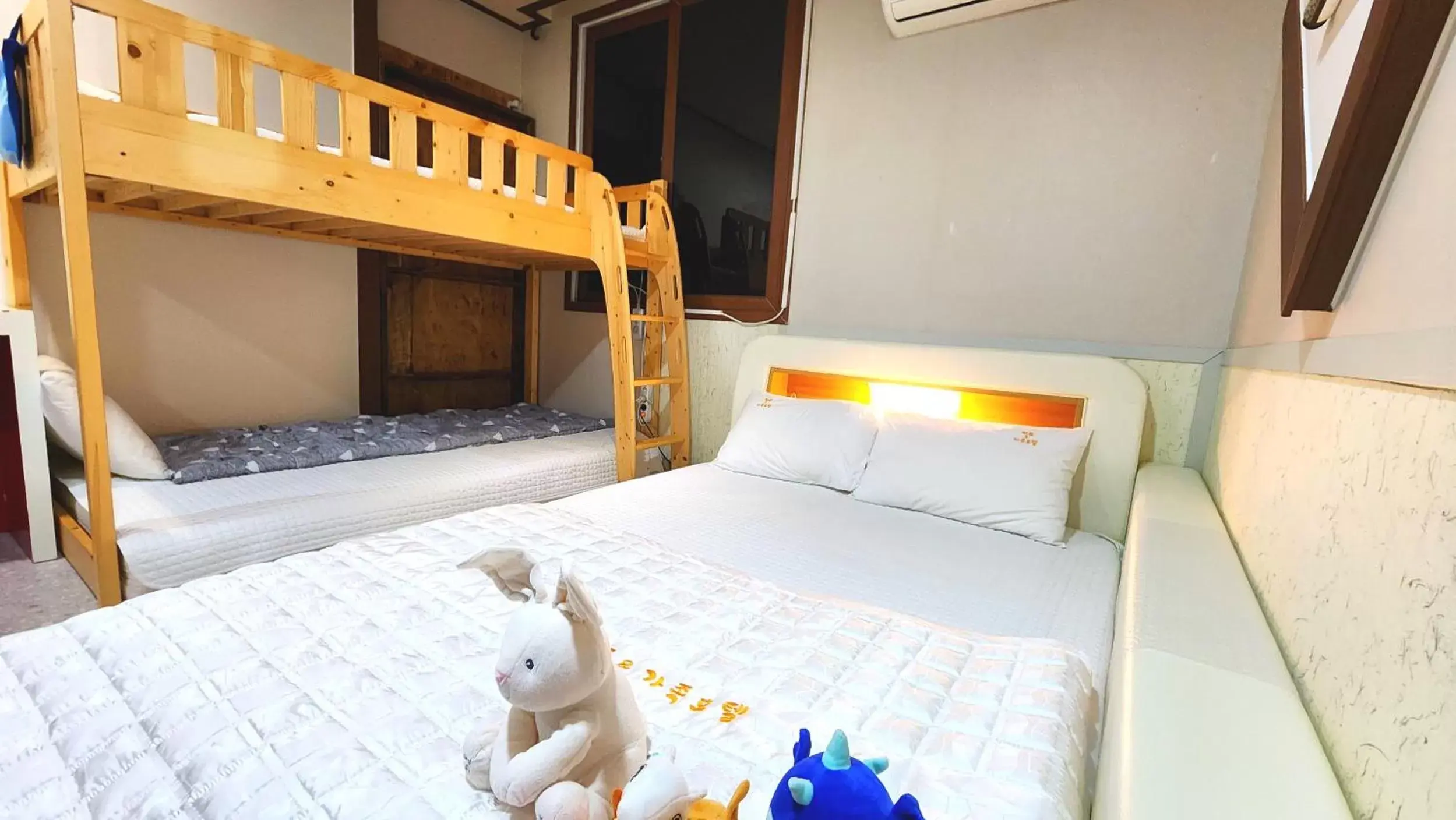 Double or Twin Room with Shower in Kids & Family Hotel Double or Twin Room with Shower in Kids & Family Hotel