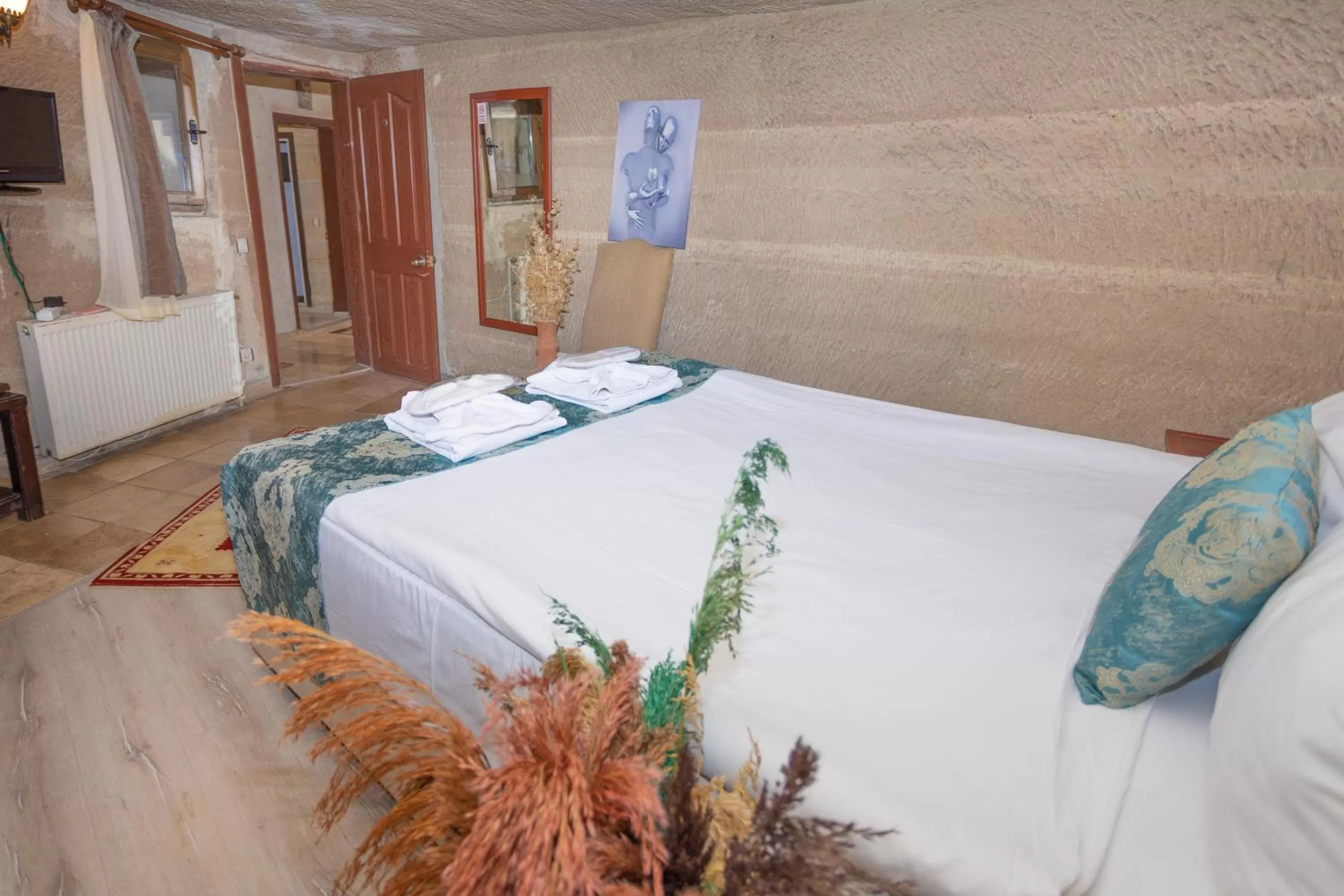 Photo of the whole room, Bed in Guven Cave Hotel