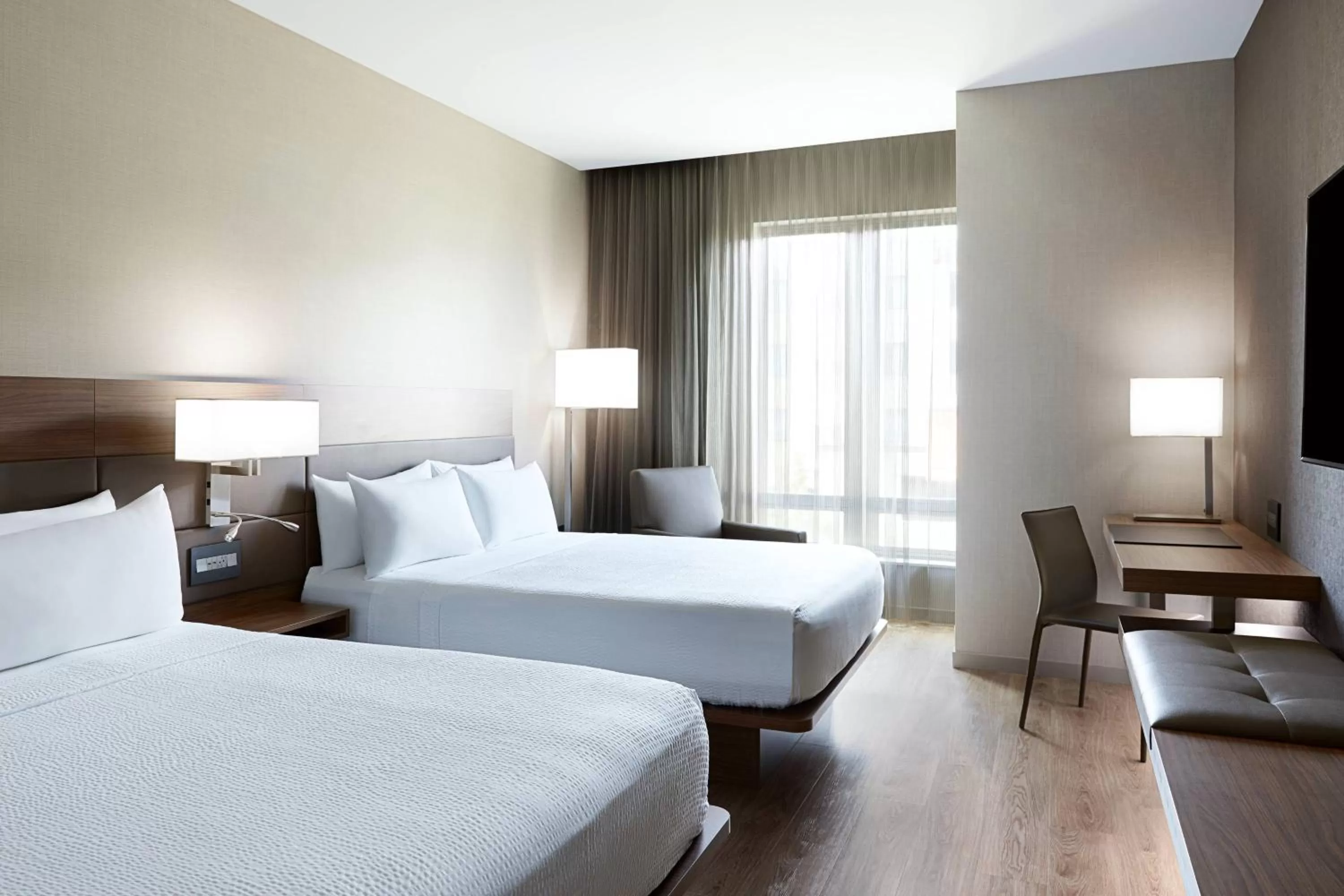 Photo of the whole room, Bed in AC Hotel by Marriott Bloomington Mall of America