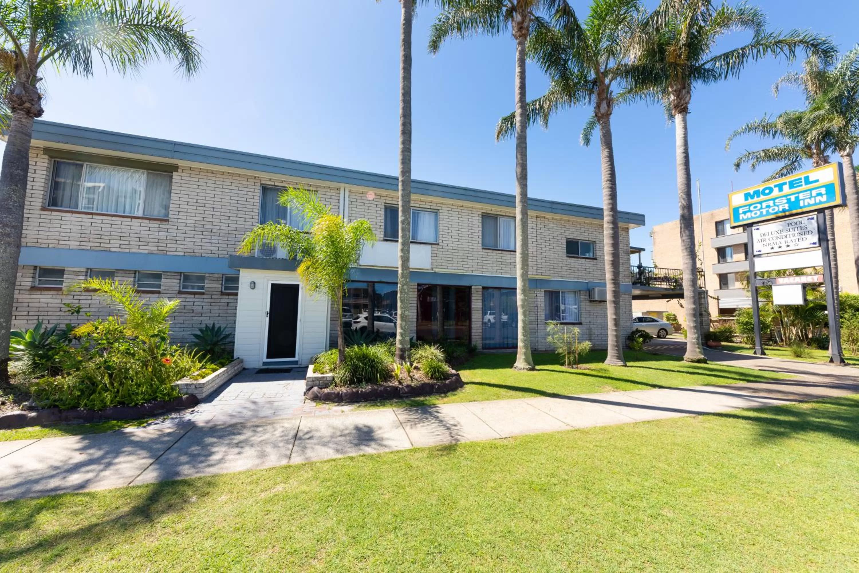 Property building in Forster Motor Inn