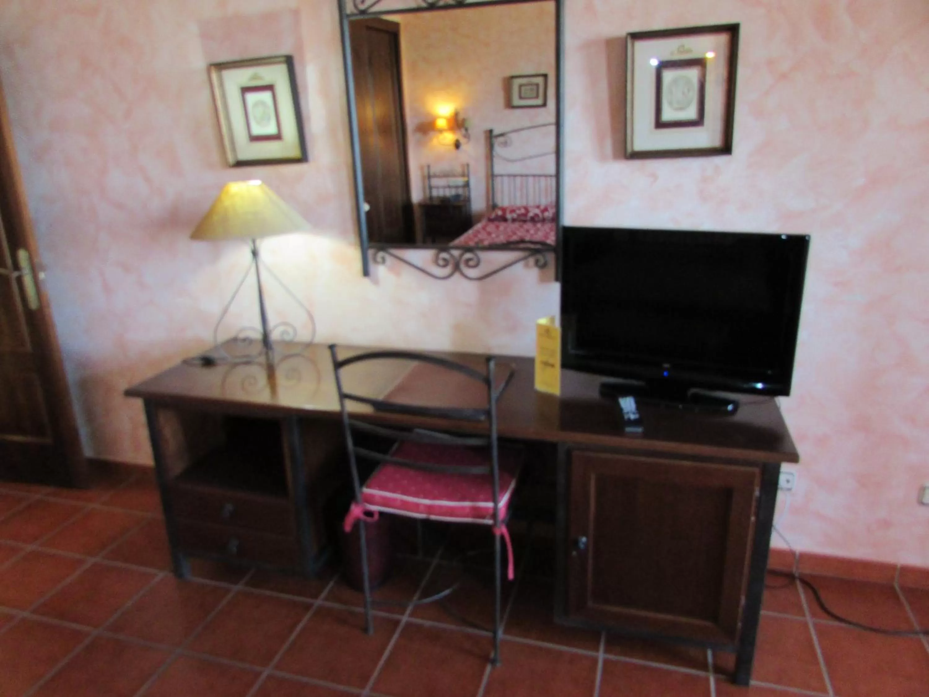 Seating area, TV/Entertainment Center in Hotel Real Castillo