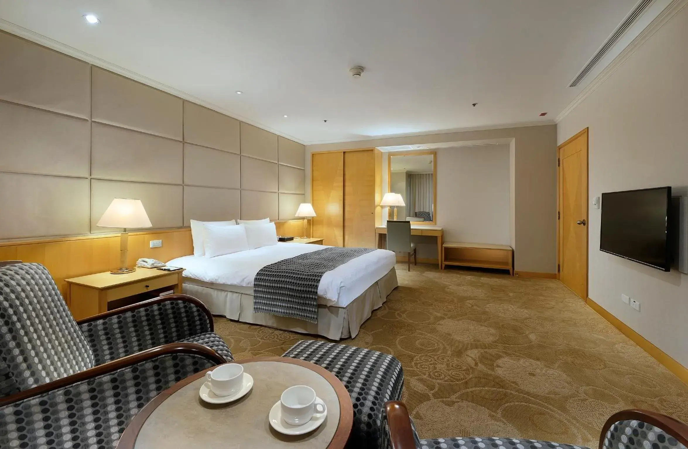 Deluxe Suite in Le Midi Hotel Jungli Deluxe Suite in Le Midi Hotel Jungli