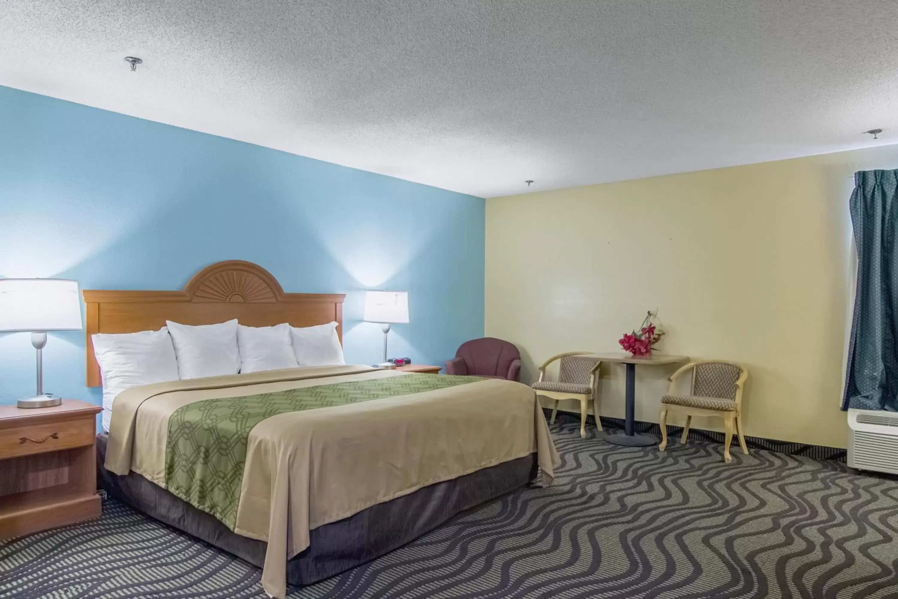 King Room - Disability Access/Non-Smoking in Econo Lodge Darien King Room - Disability Access/Non-Smoking in Econo Lodge Darien