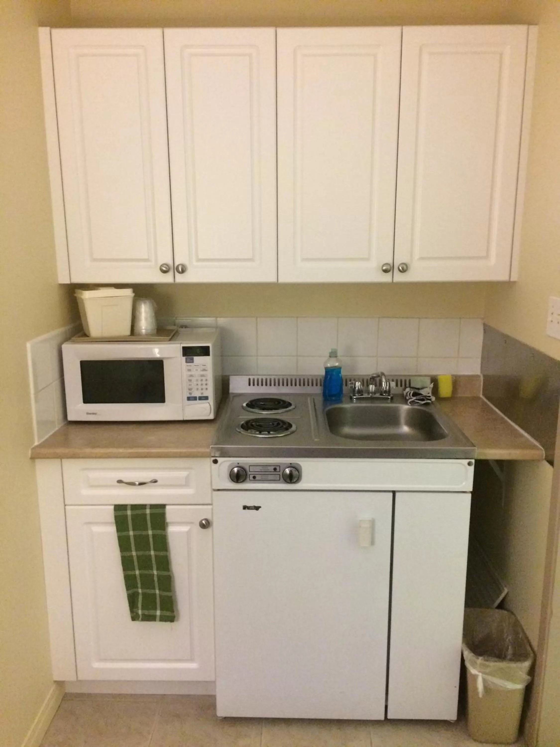 Kitchen or kitchenette in Super 8 by Wyndham Lethbridge