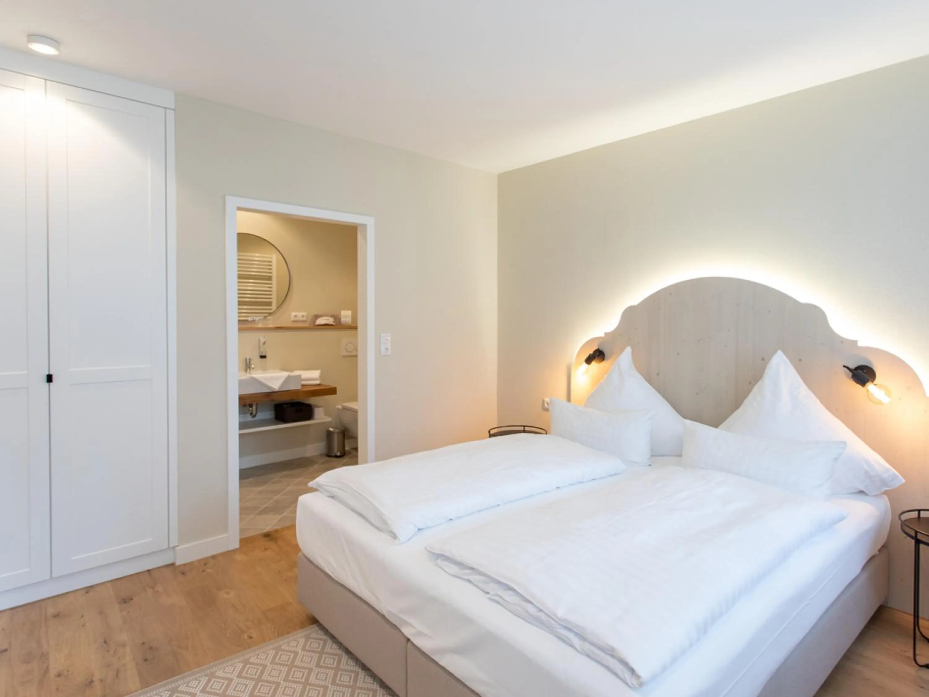 Bathroom, Bed in Hotel Tuchhaus