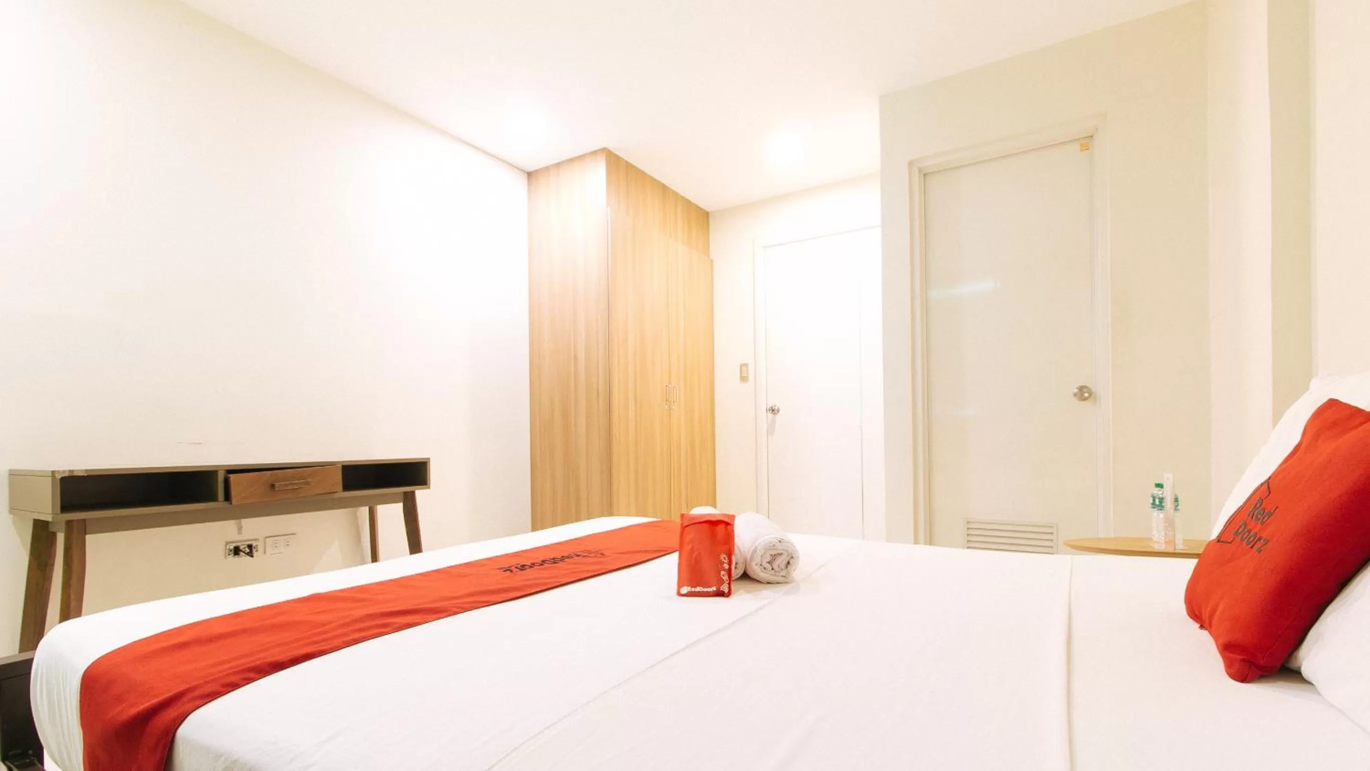 Photo of the whole room, Bed in RedDoorz Plus at Kamuning Quezon City