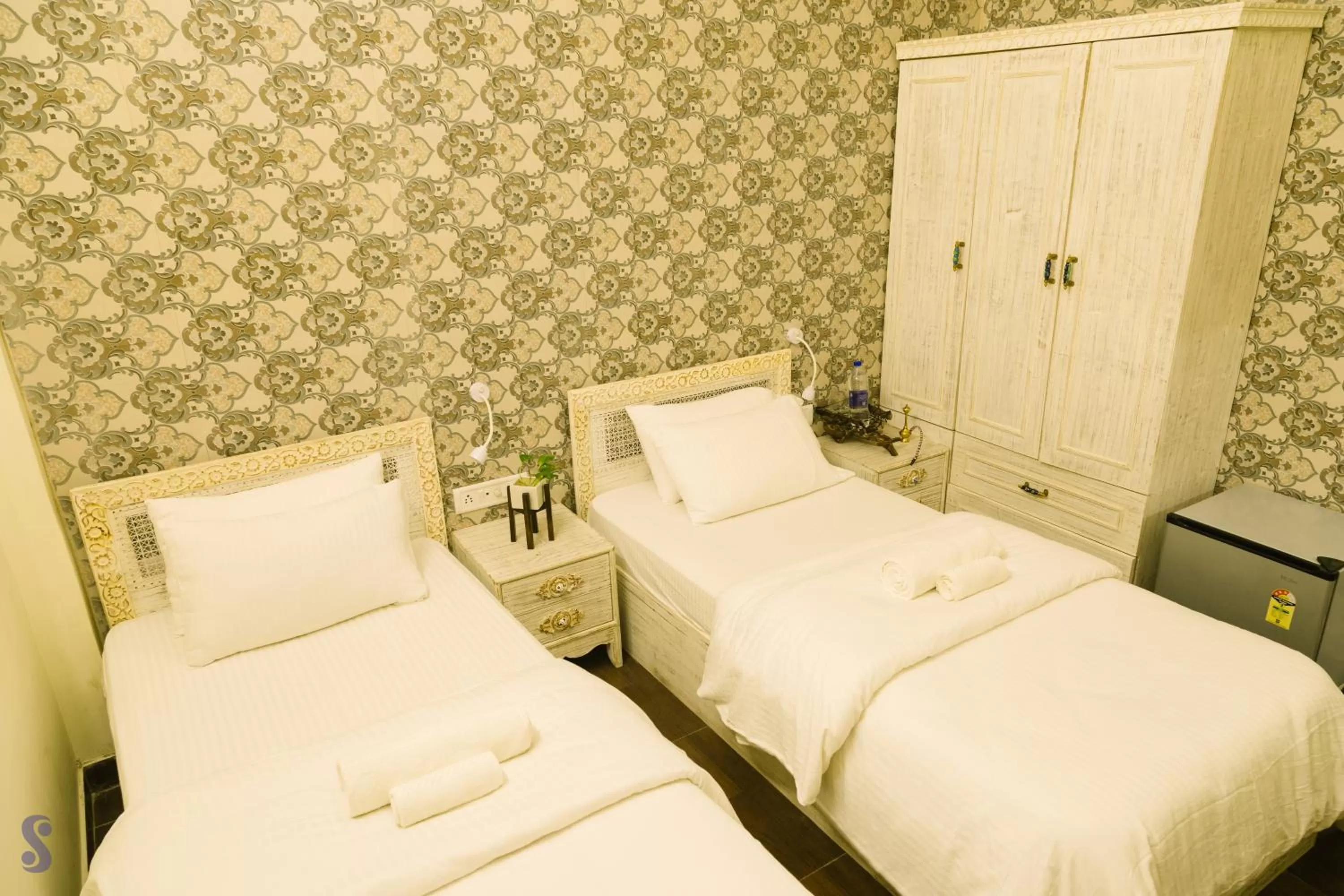 Bed in Safarnama Varanasi