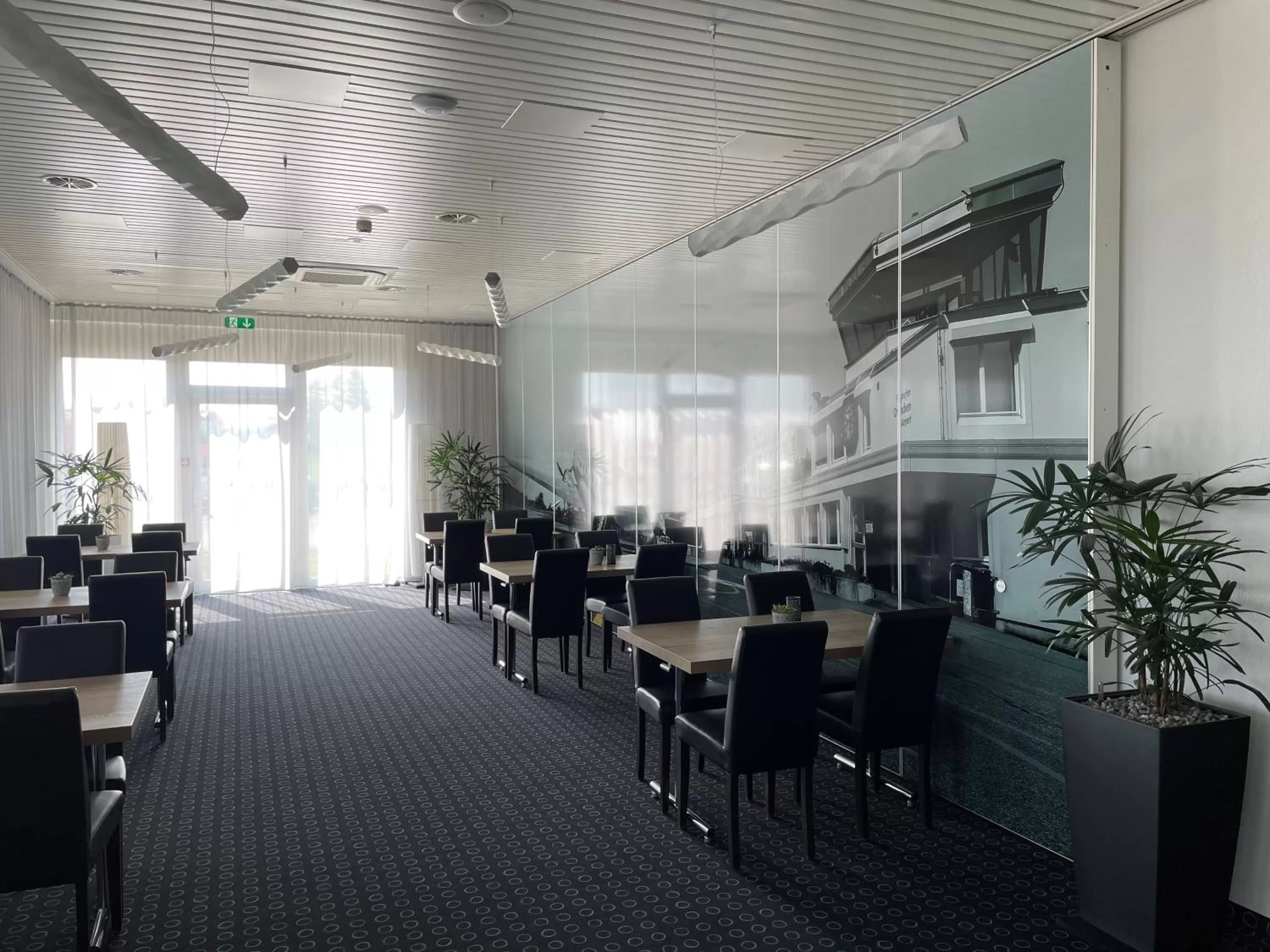 Restaurant/places to eat in Airporthotel Grenchen