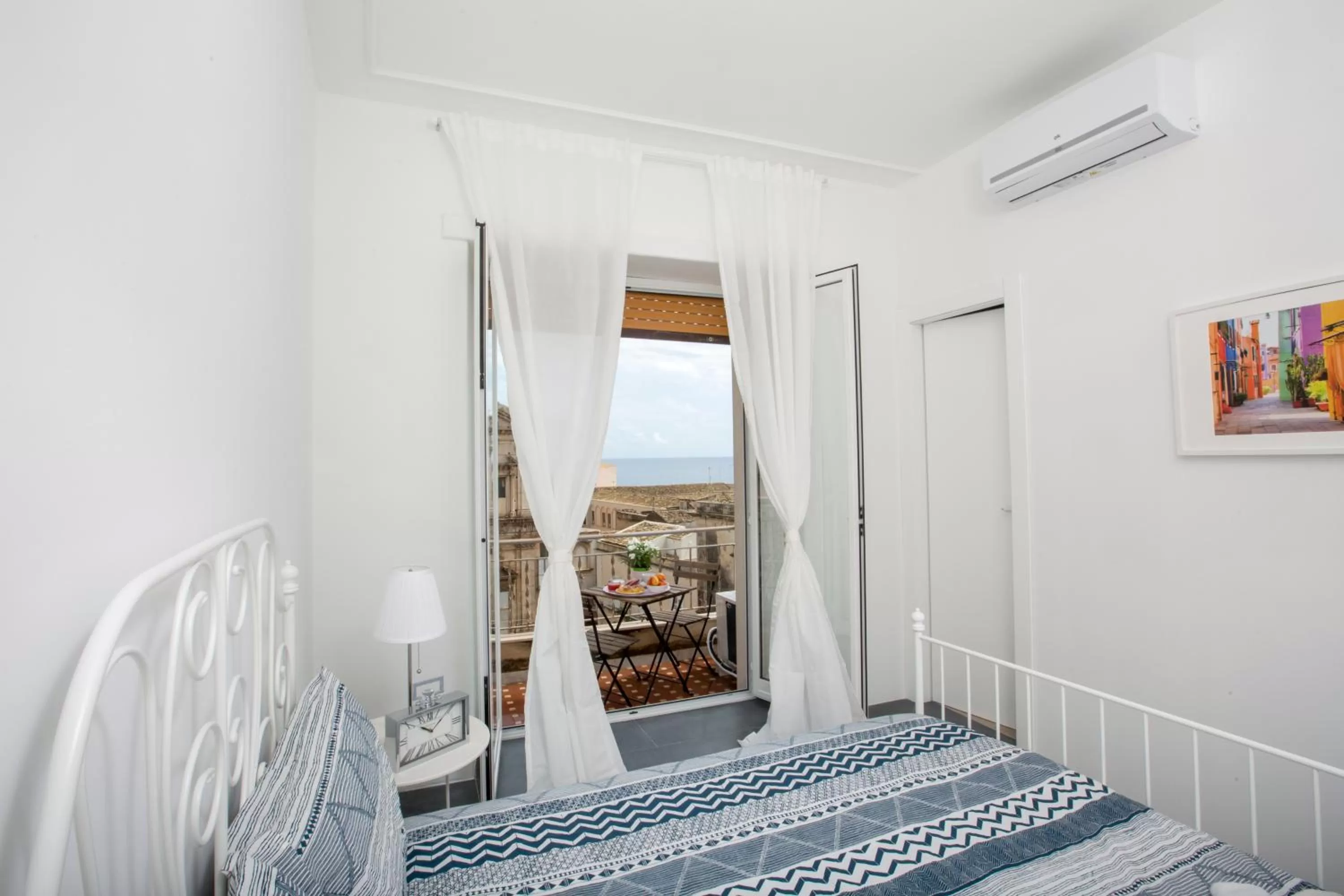 Photo of the whole room, Bed in Maison Ortigia