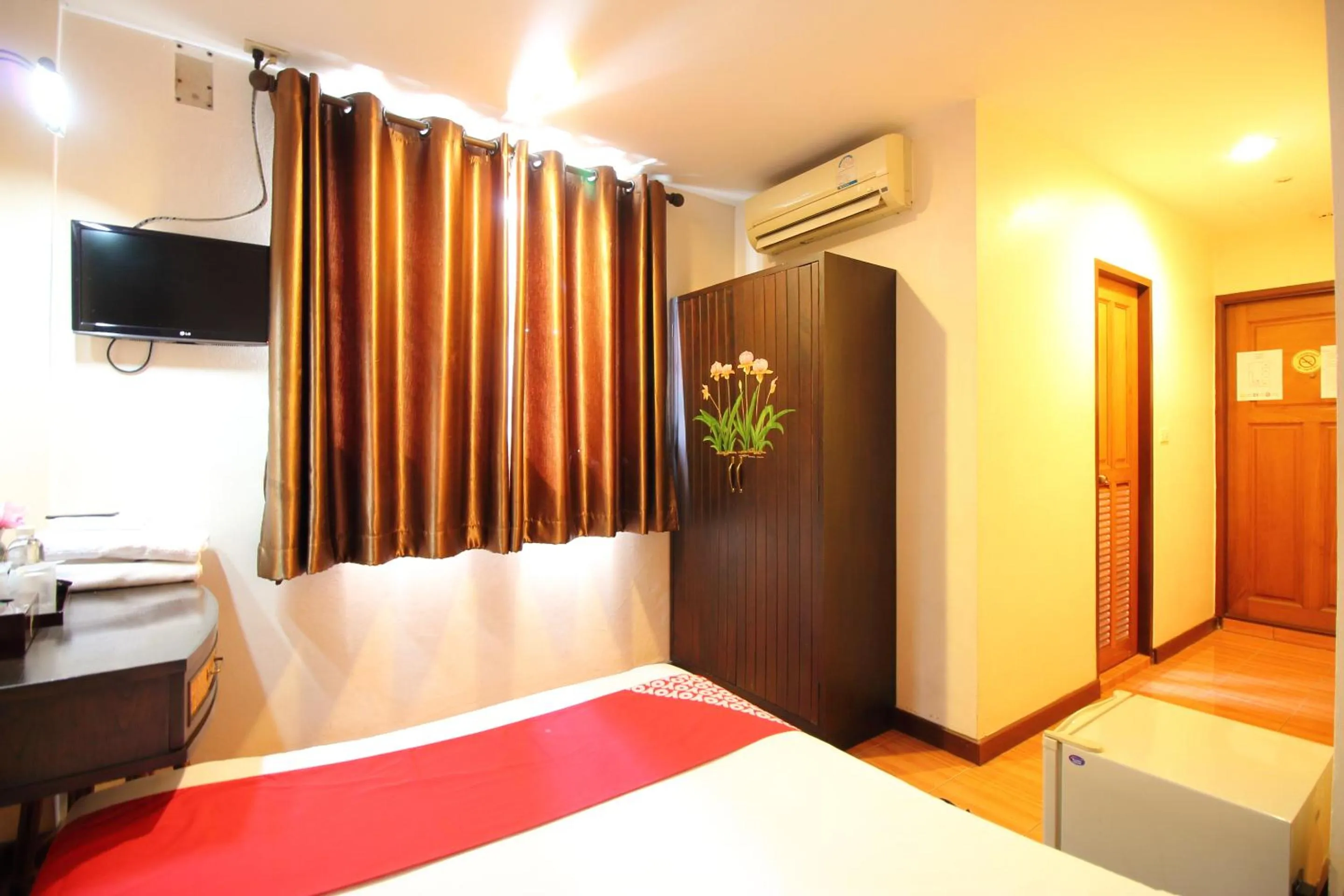 Superior Double Room in OYO 482 Pannee Lodge Khaosan