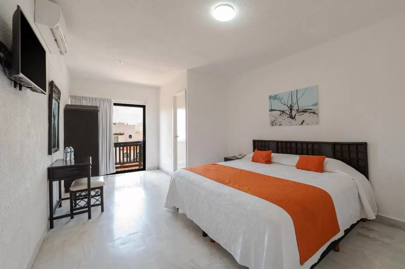 Photo of the whole room, Bed in Hotel Imperial Laguna Faranda Cancún