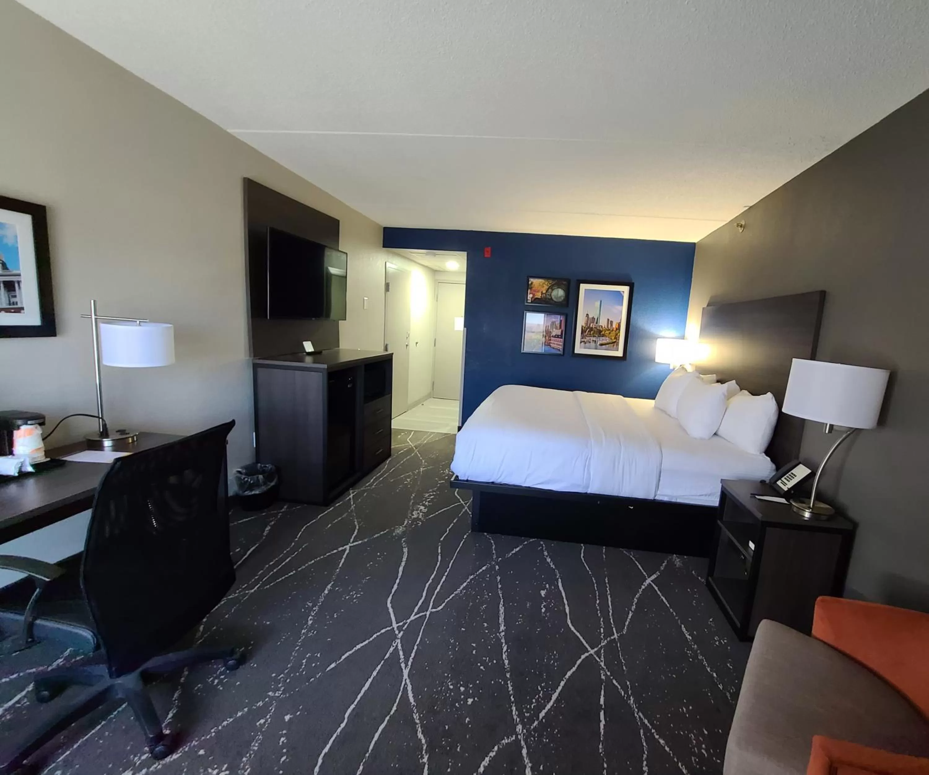 Bed in Comfort Inn Boston Milford