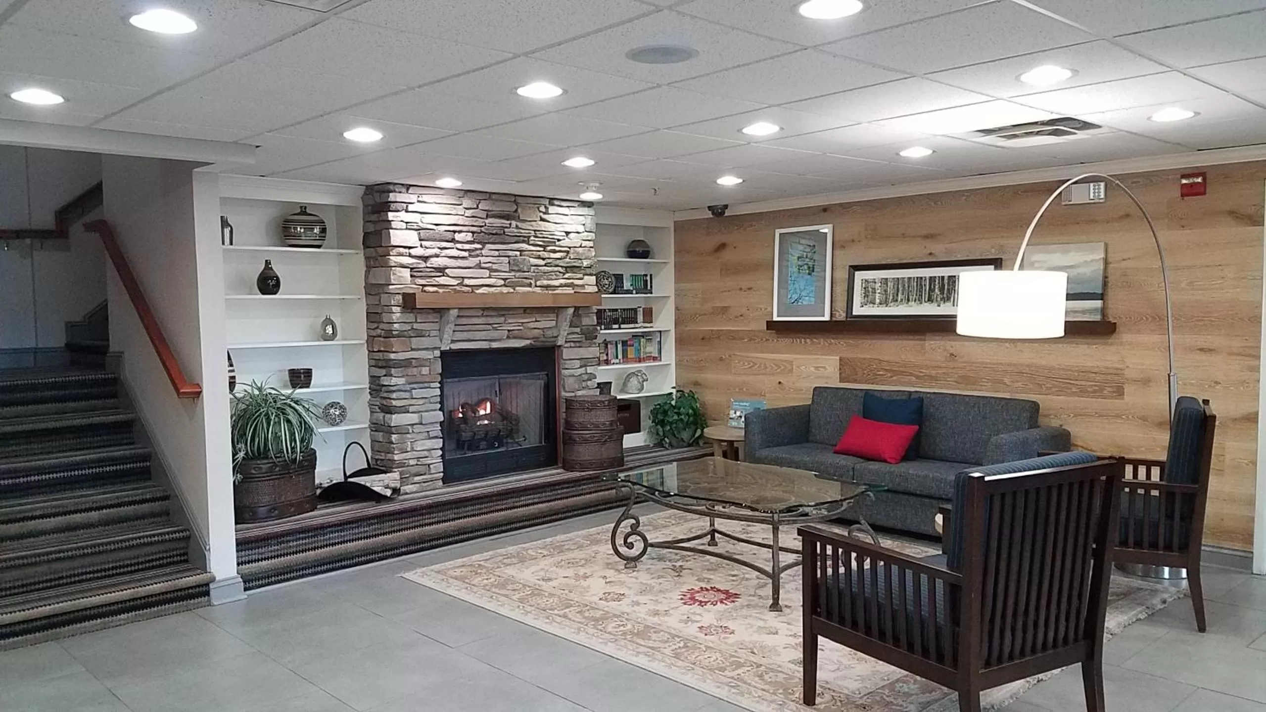 Lobby or reception in Country Inn & Suites by Radisson, Wytheville, VA