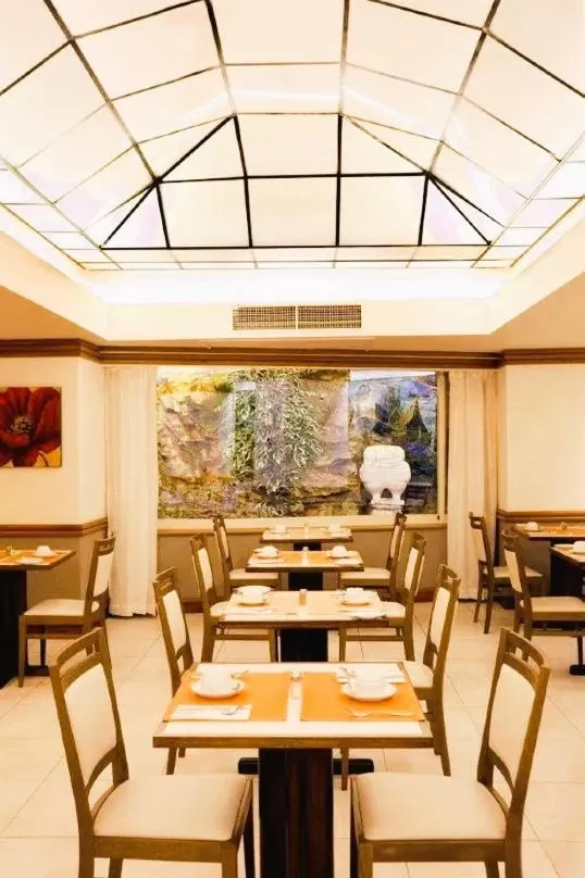 Restaurant/places to eat in The Diplomat Hotel