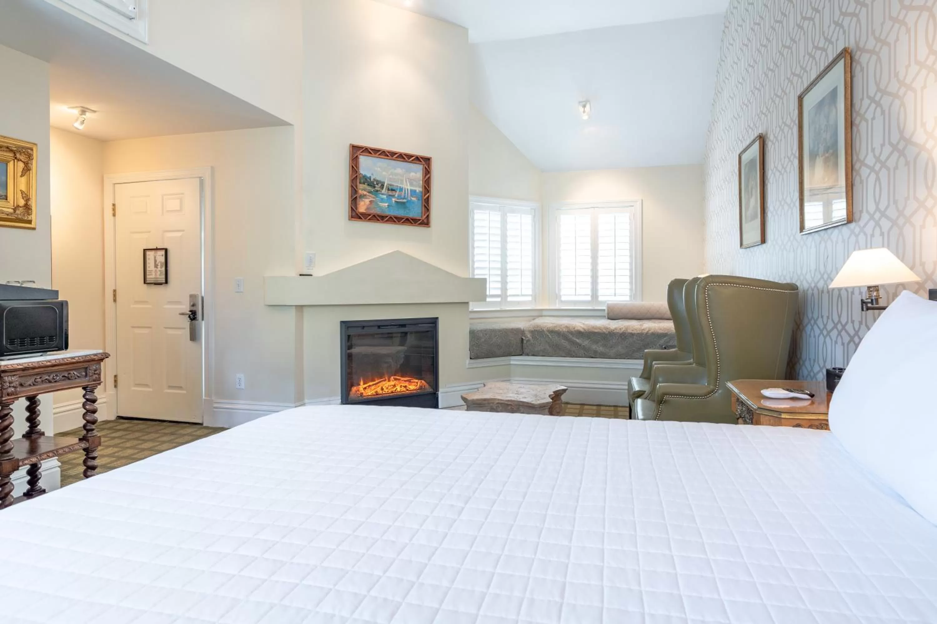 Bedroom, Bed in The Bergson, BW Signature Collection