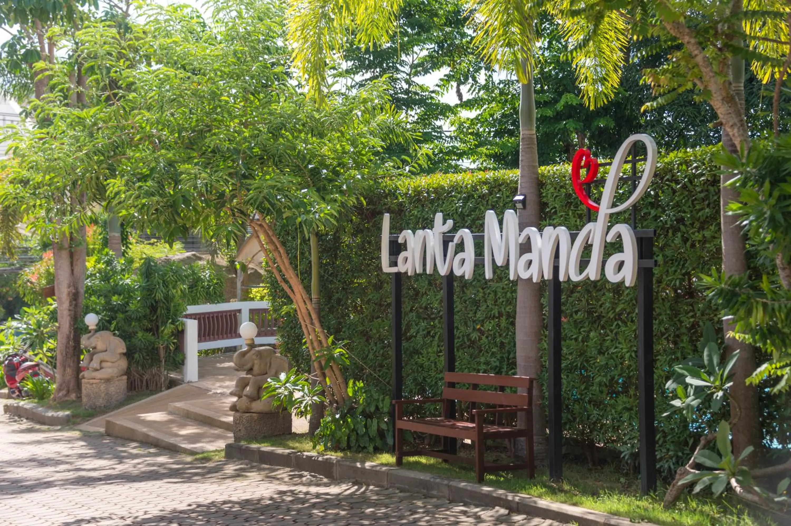Logo/Certificate/Sign in Lanta Manda Resort