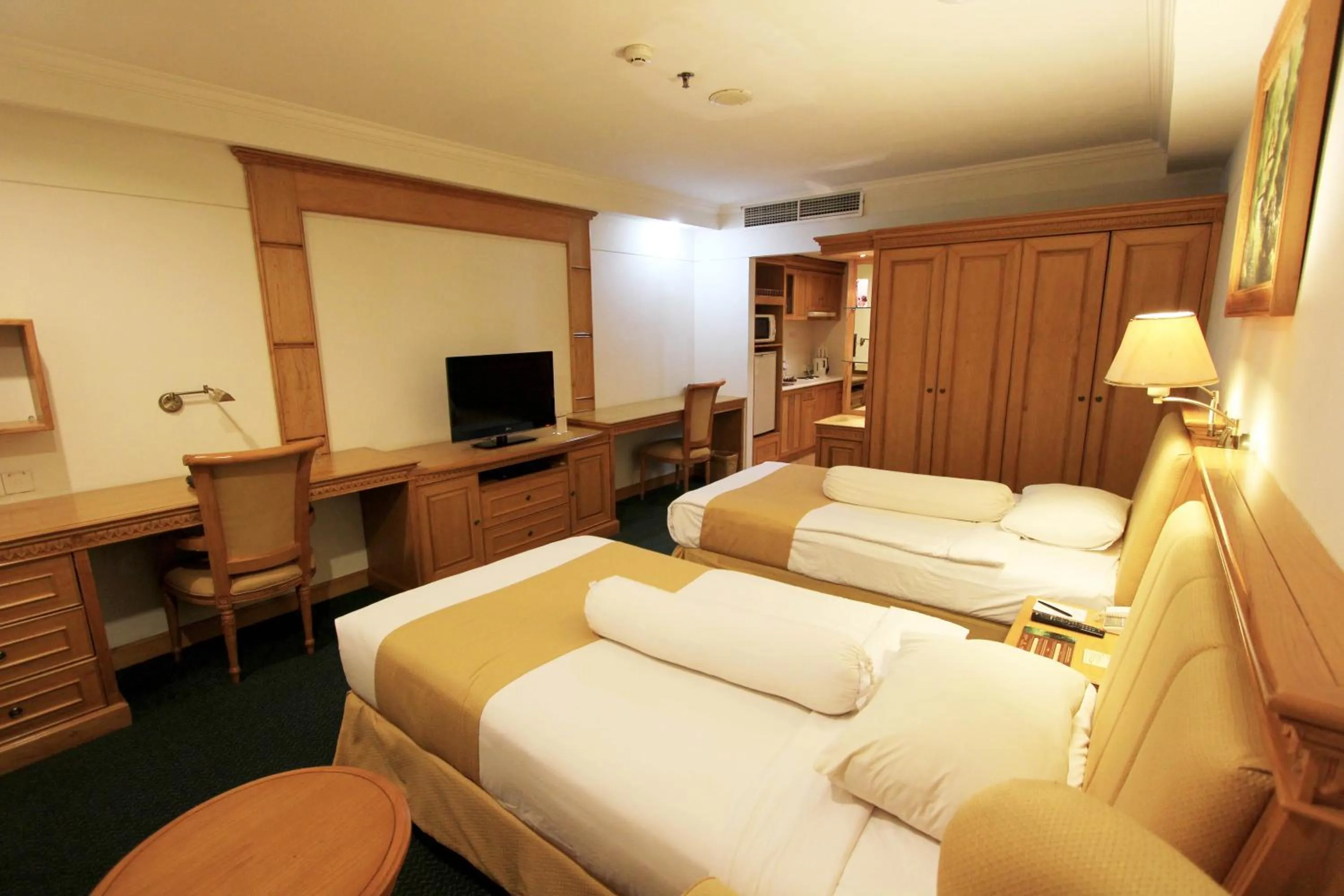 Bedroom, Bed in Harmoni Suites Hotel