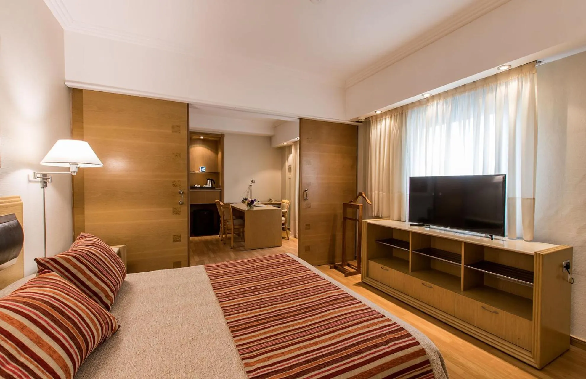 Coffee/tea facilities, Bed in Hotel Solans Riviera