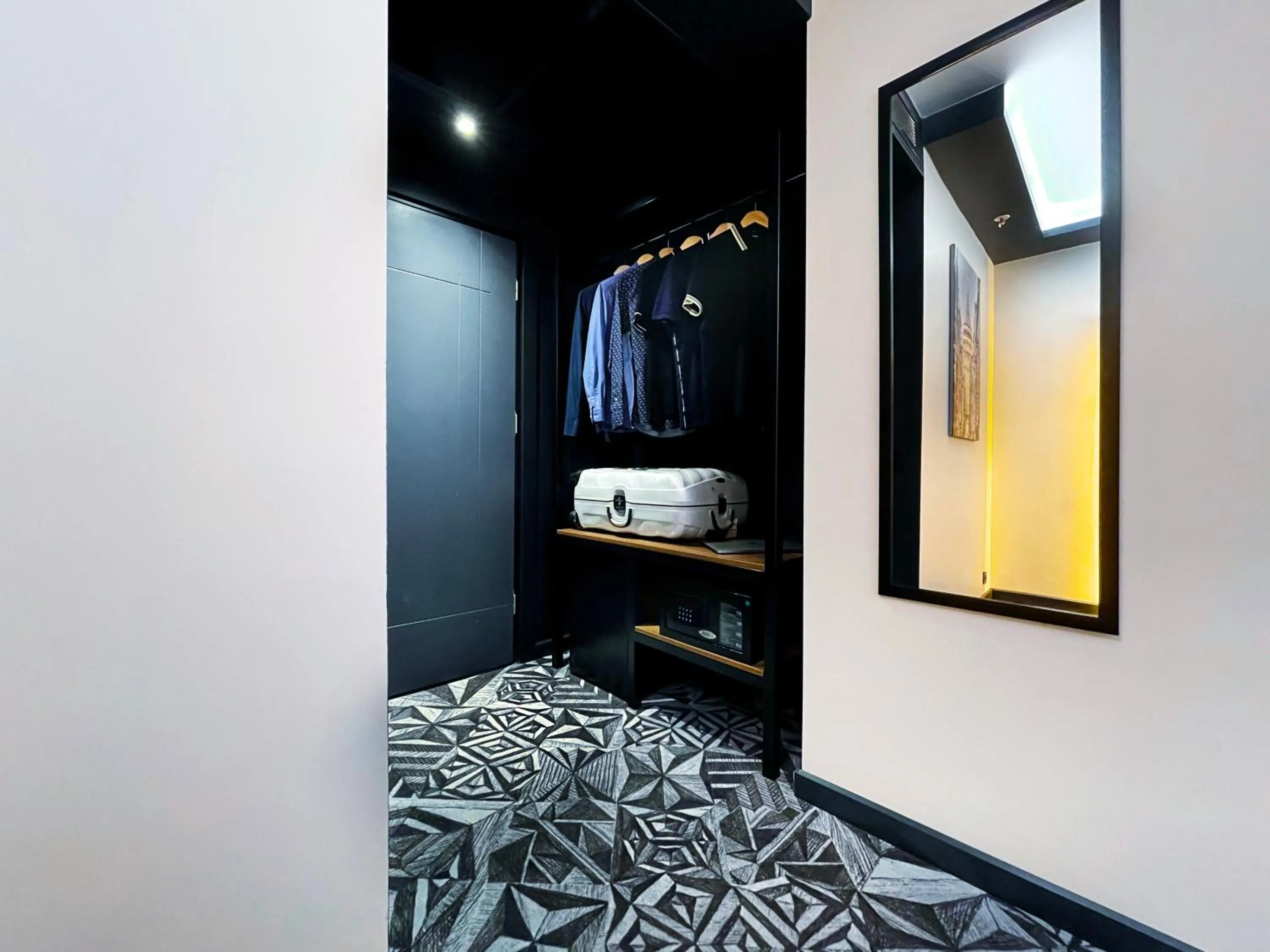 Text overlay, Bed in Weingart Istanbul